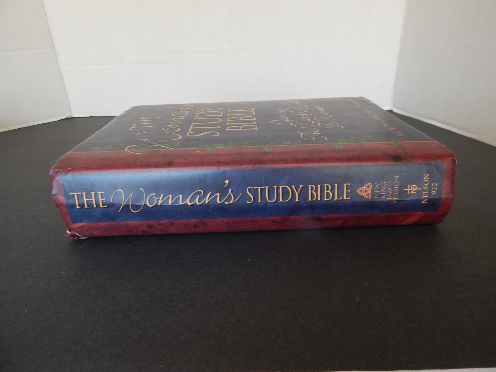 Woman’s Study Bible NKJV by Thomas Nelson Pub. (HBDJ 1995)