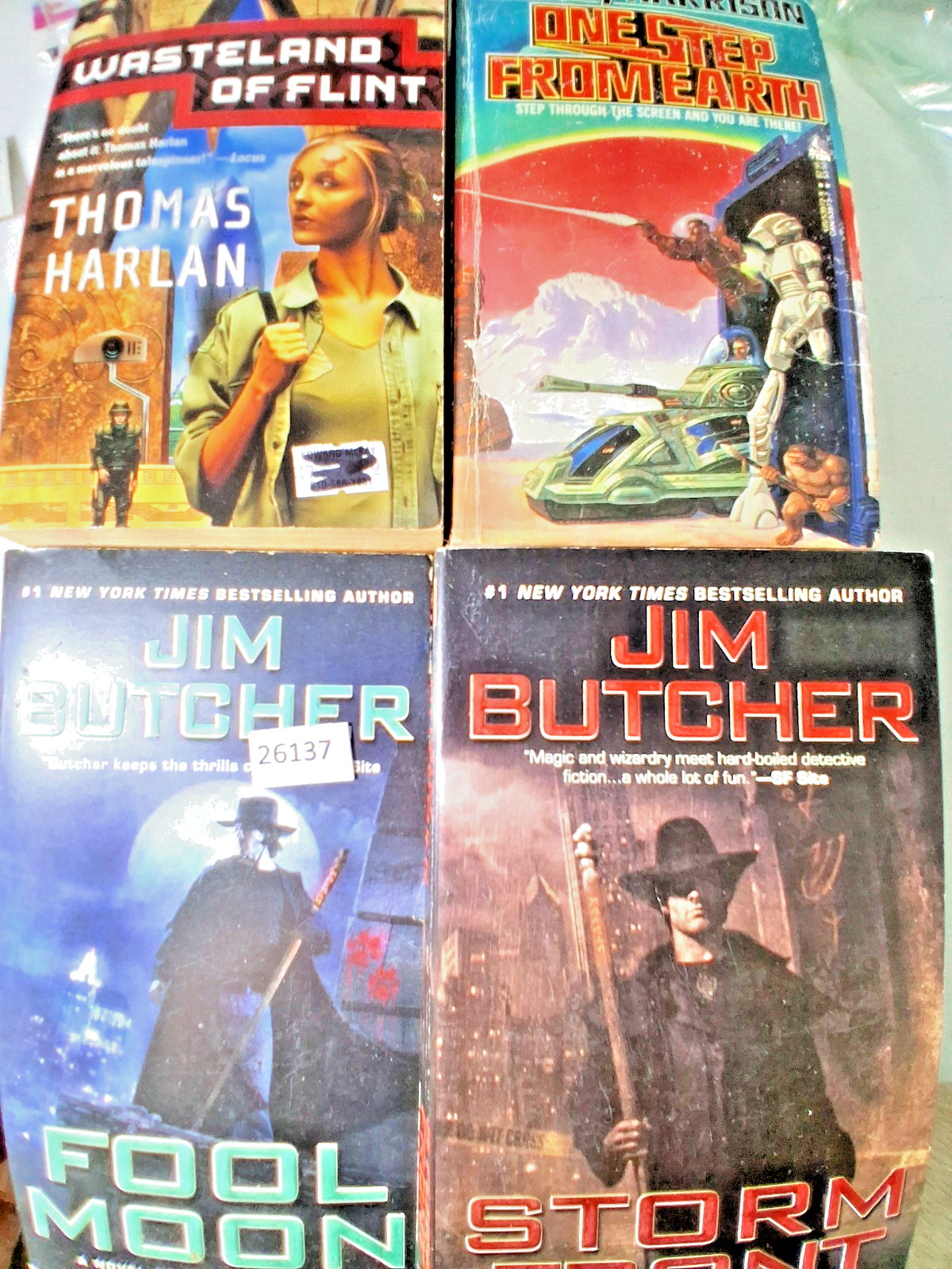 Lot of 10 Science Fiction/Fantasy PAPERBACK Books 26137 bc22