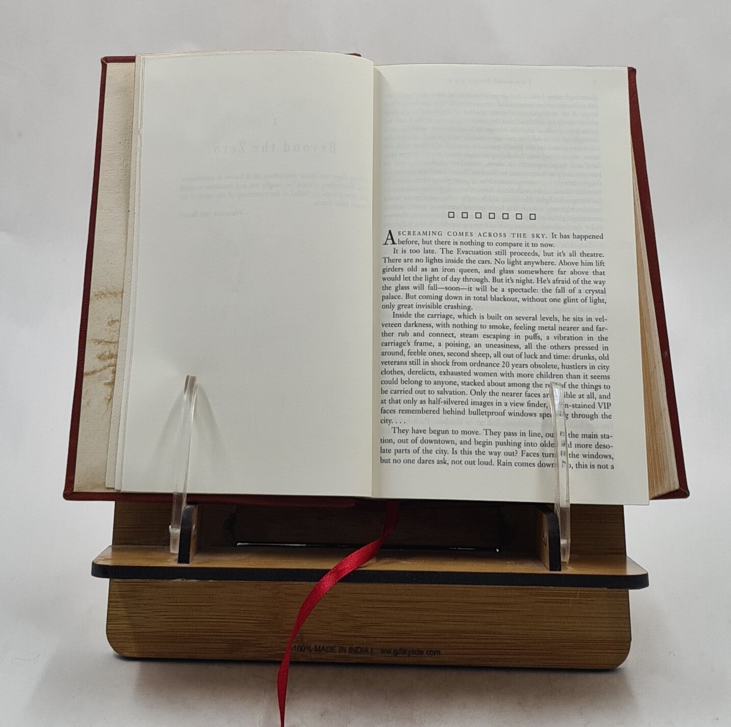 Gravity’S Rainbow (Classics Deluxe Edition): (Penguin Cl [Premium Leather Bound]