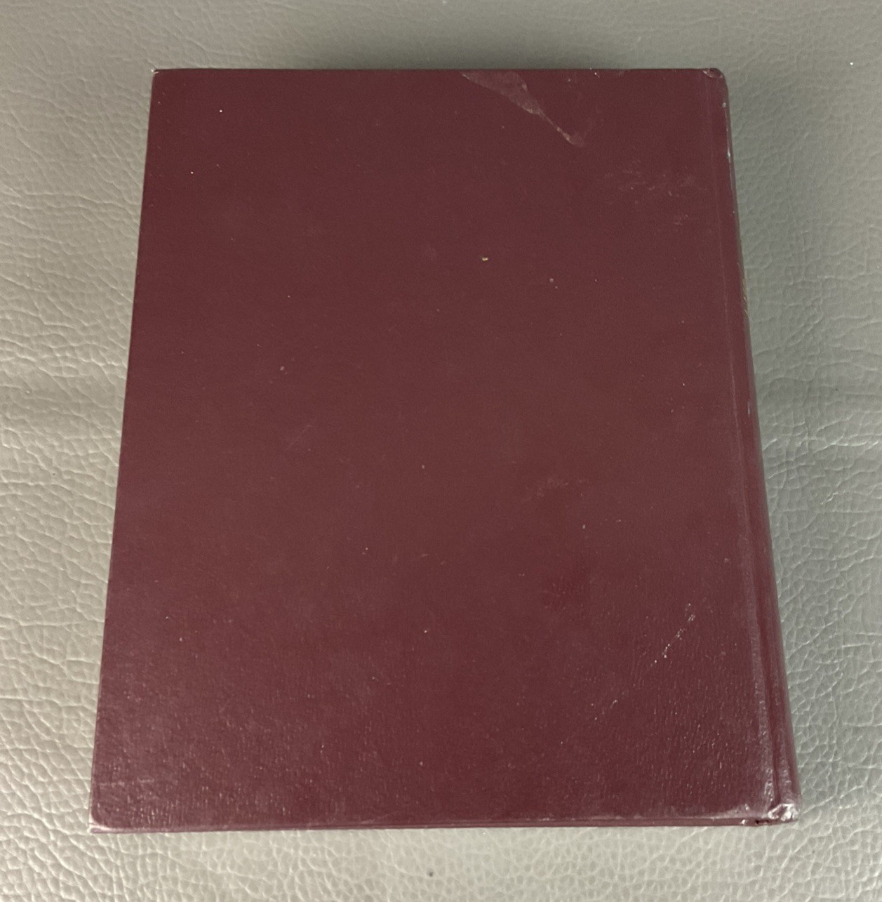 New World Translation of the Holy Scriptures Hardcover Bible 1984 Watchtower