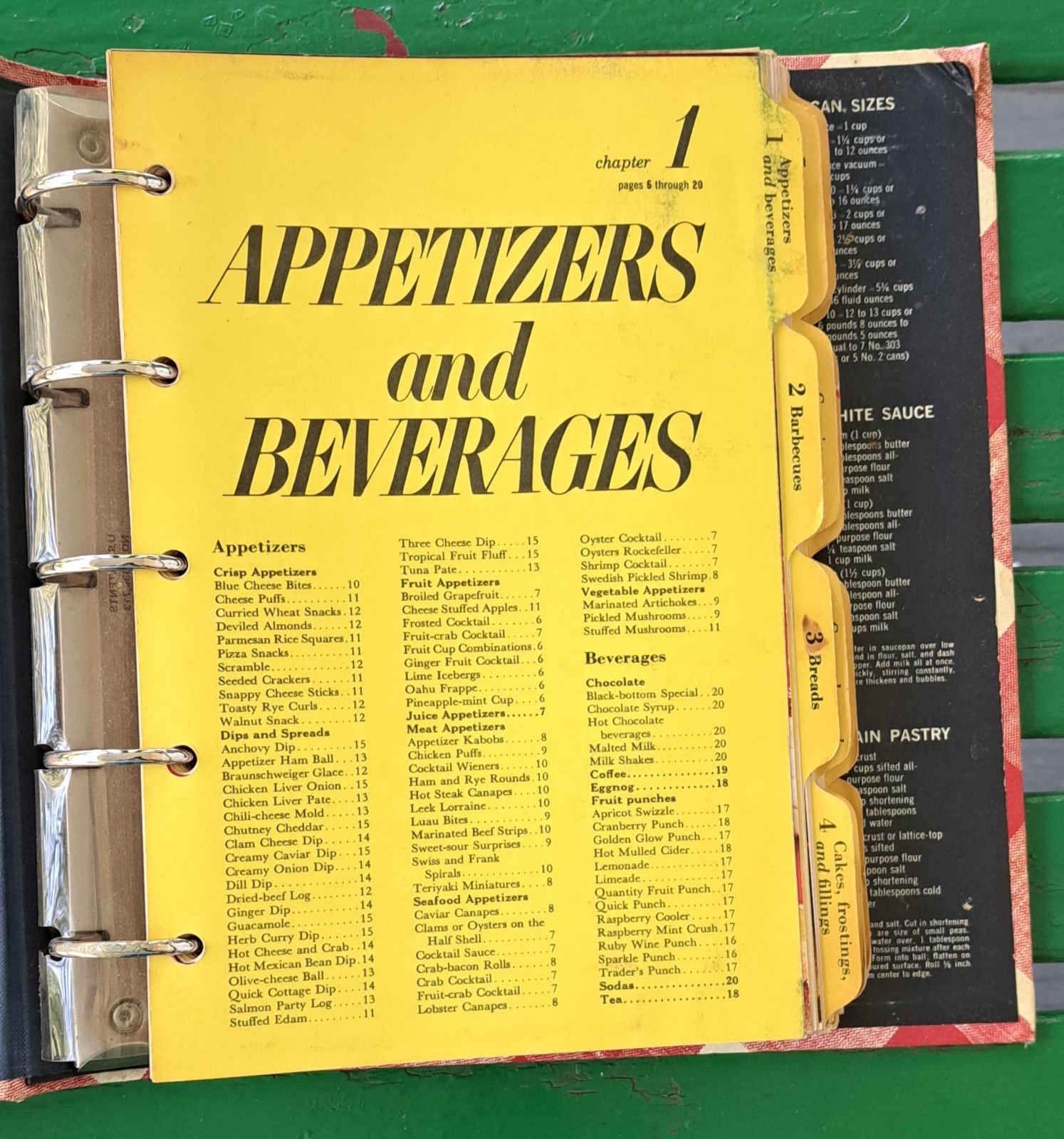 Better Homes and Gardens New Cookbook. 5 Ring Notebook.