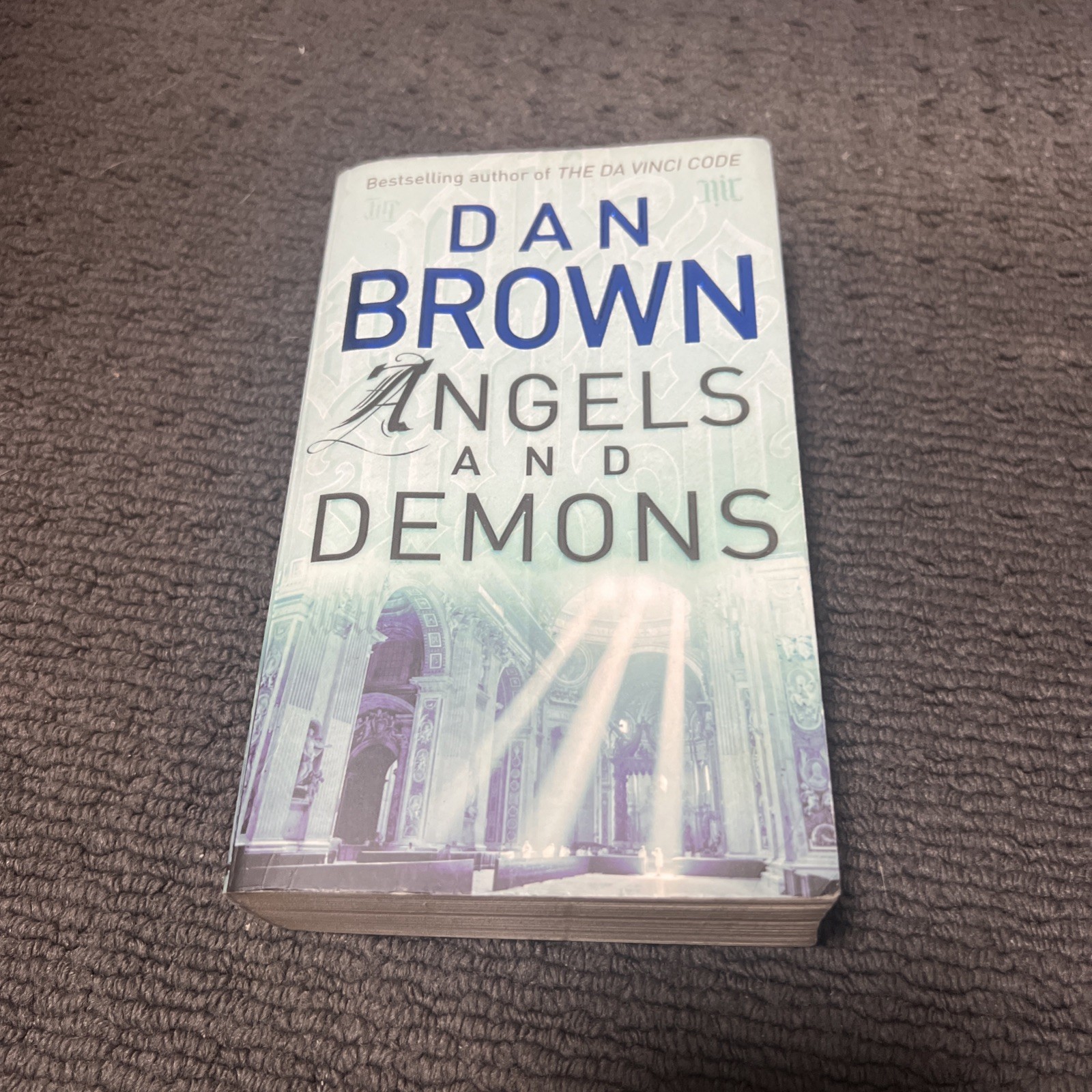 Dan brown , angels and demons paperback bookg20