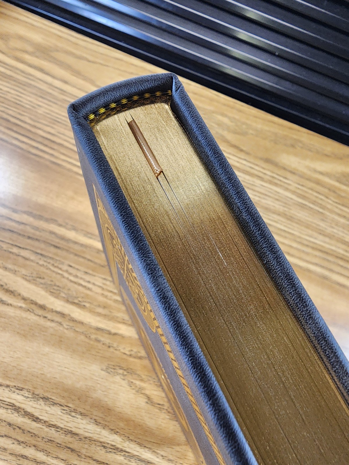 The Alloy Of Law by Brandon Sanderson – Leatherbound – Signed – Mint