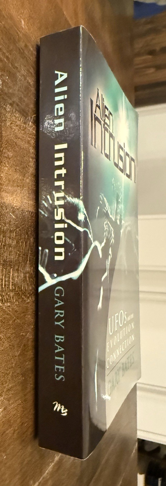 Alien Intrusion : UFO’s and the Evolution Connection by Gary Bates (2005,…