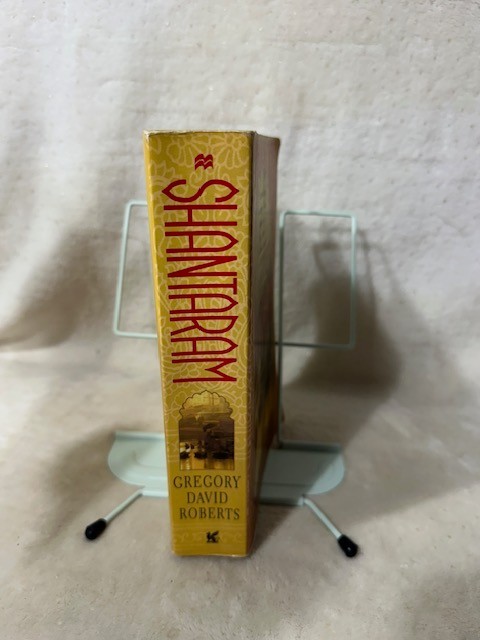 Shantaram by Gregory David Roberts Paperback Novel 2004 Edition *Good* Condition