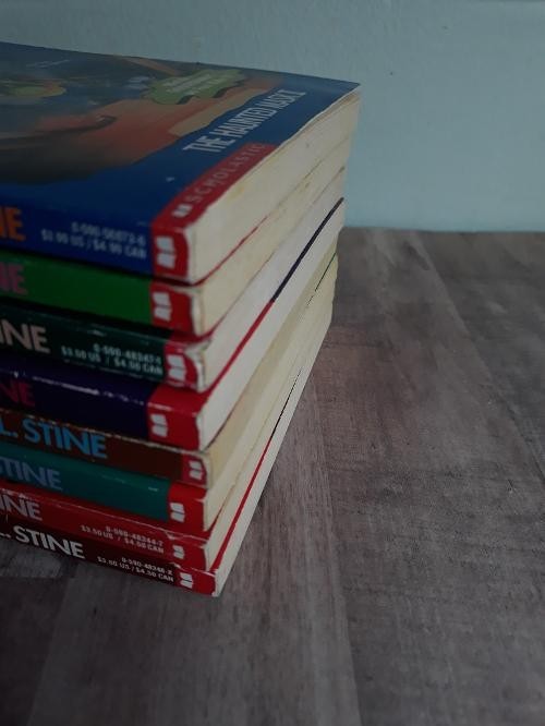 Lot of 8 Goosebumps R.L. Stine Paperback Books Book #s & Titles in Photos