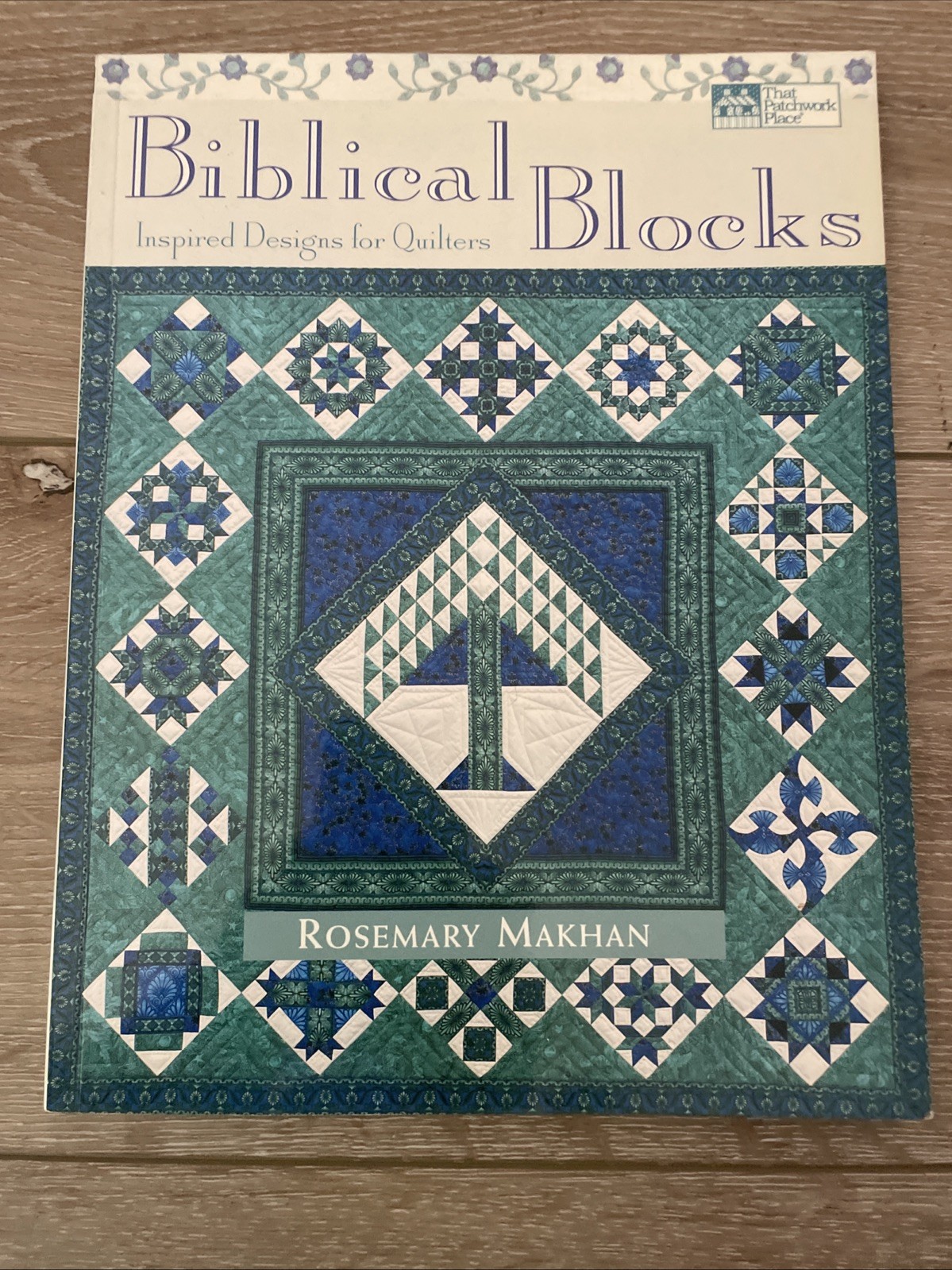 VINTAGE LOT OF 6 QUILTING BOOKS MISC PAPER PATTERNS/BOOKS/INSTRUCTIONS