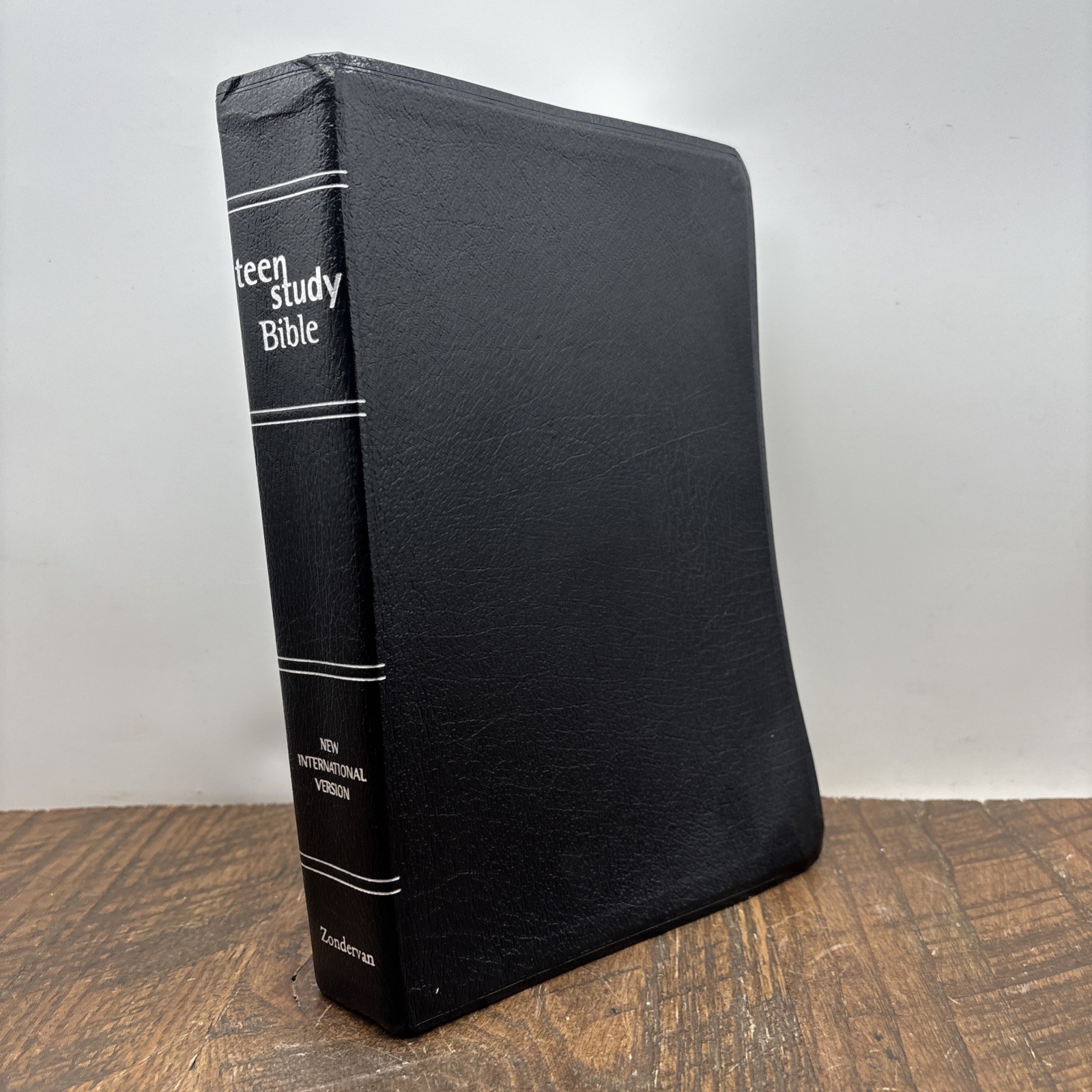 Leather Teen Study Bible. New International Version. Zondervan, 2001