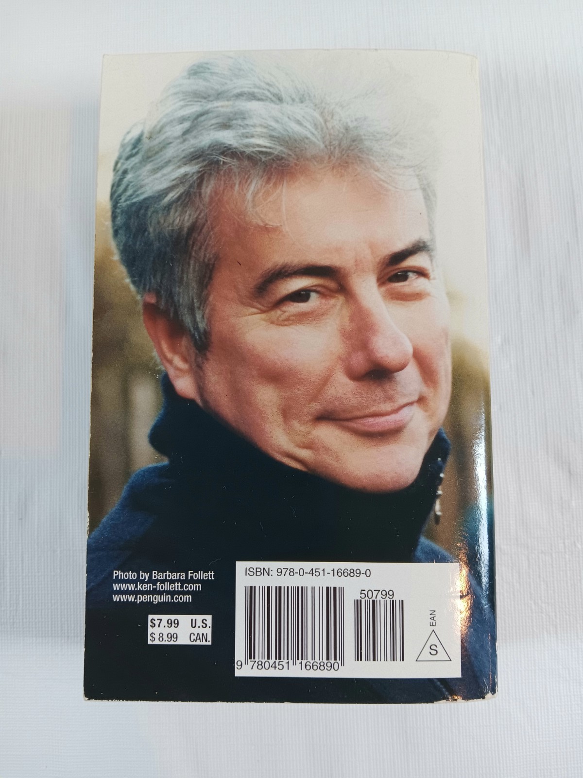 Pillars Of The Earth by Ken Follett, 2007 Paperback