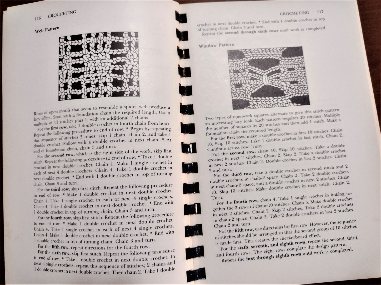 THE COMPLETE ENCYCLOPEDIA OF STITCHERY by Mildred Graves Ryan 1979 Spiral Cover