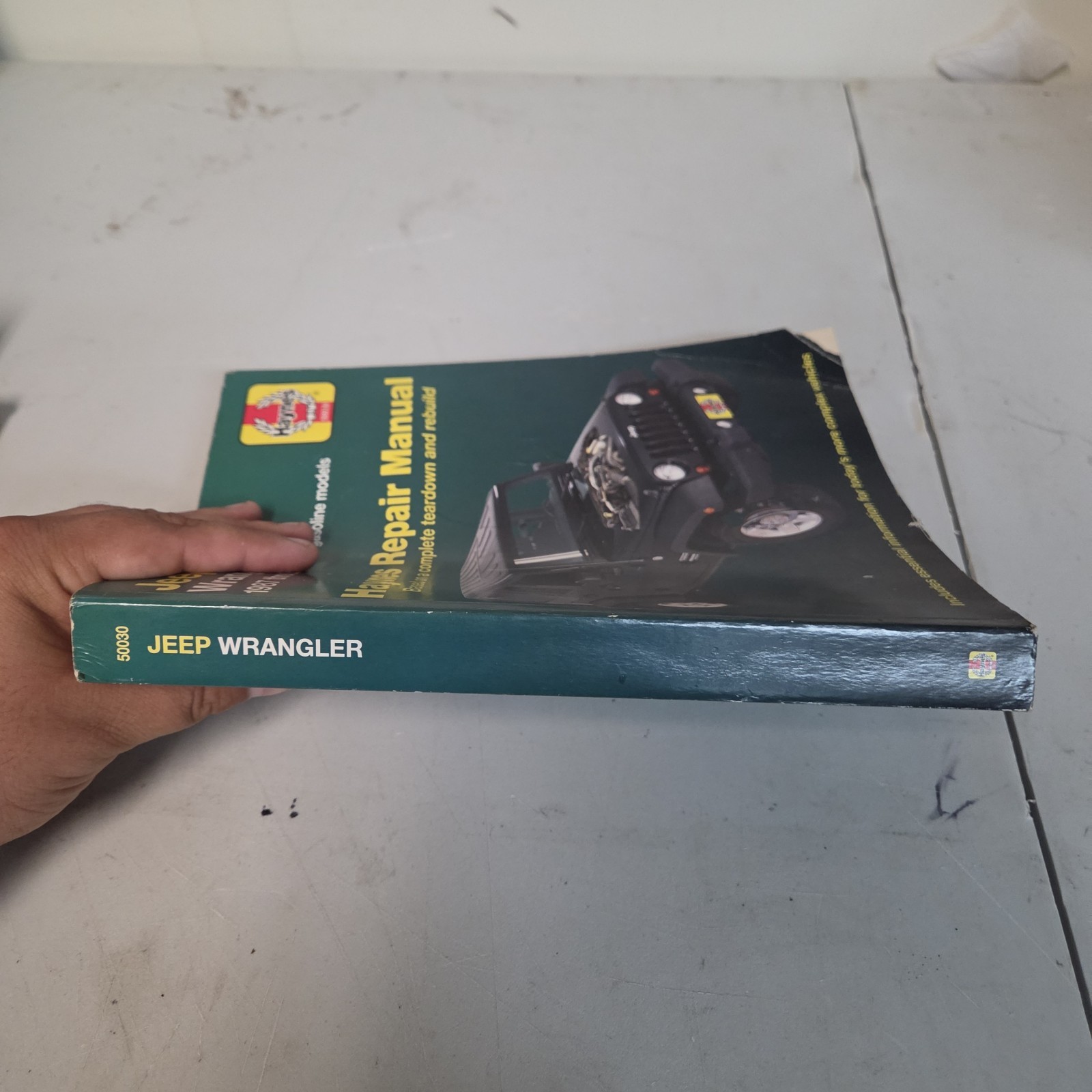 Jeep Wrangler 4-cyl & 6-cyl, 2WD & 4WD – Paperback, by Haynes Publishing – Good