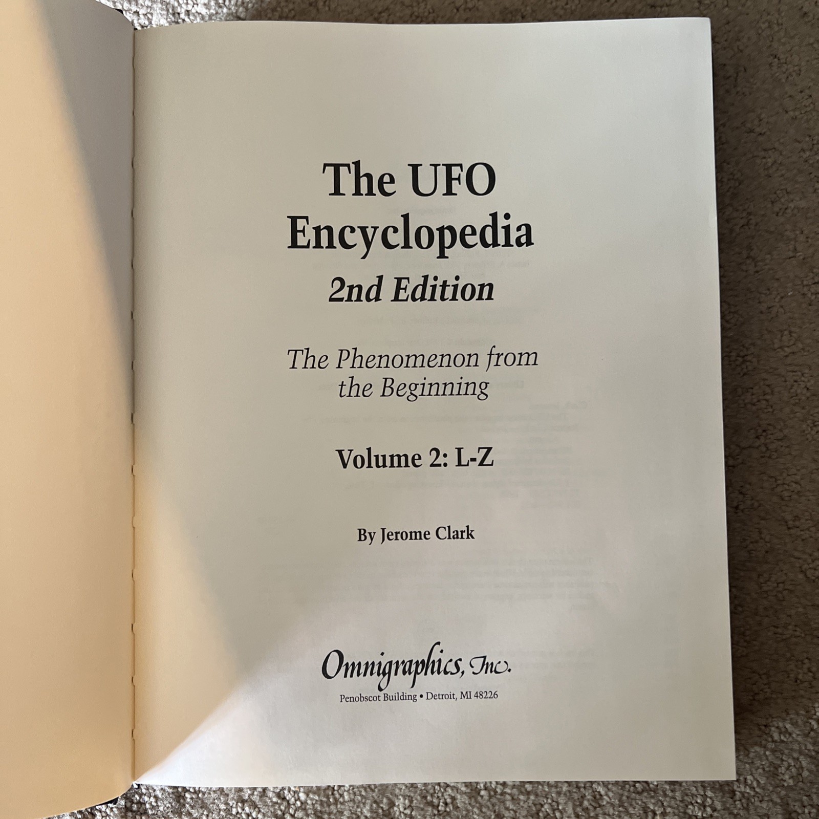 The UFO Encyclopedia : The Phenomenon from the Beginning (Volume 2 Only) HB