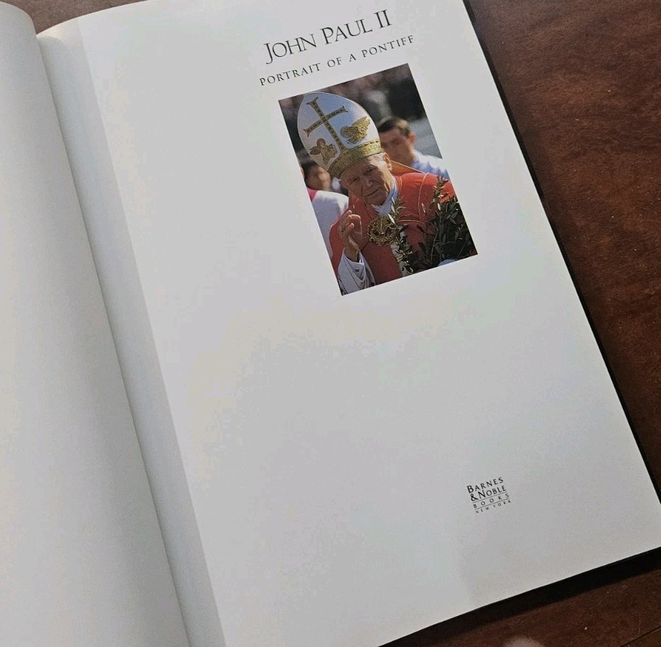 John Paul II : Portrait of a Pontiff Marco Tosatti HCDJ 1st Print NY Times Clip