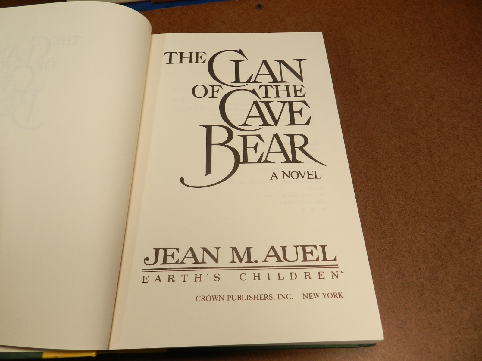 Jean M. Auel CLAN OF THE CAVE BEAR, PLAINS OF PASSAGE & SHELTERS OF STONE EUC