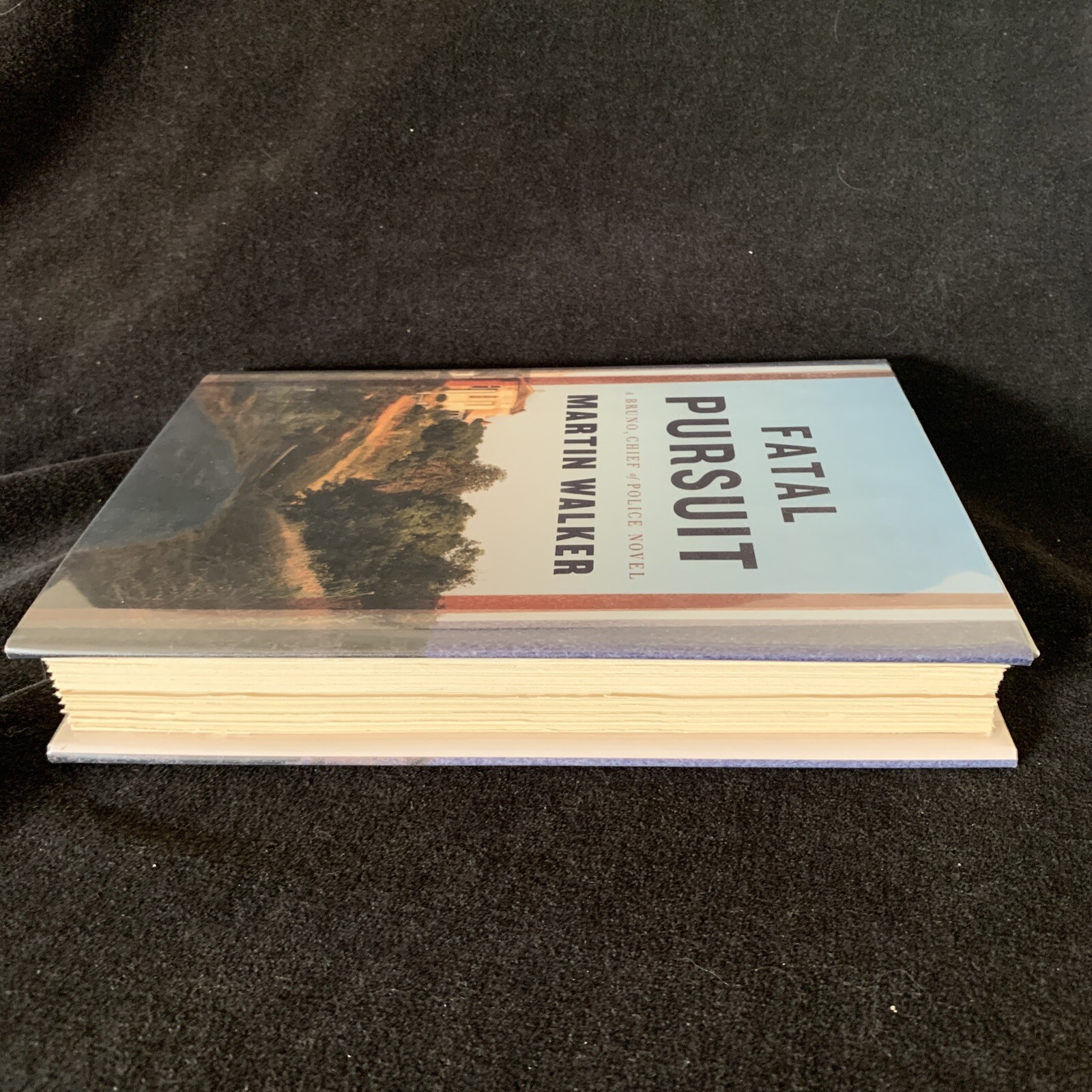 Signed, 1st edition! Fatal Pursuit by Walker, Martin 2016 HCDJ/DJ cover Like new