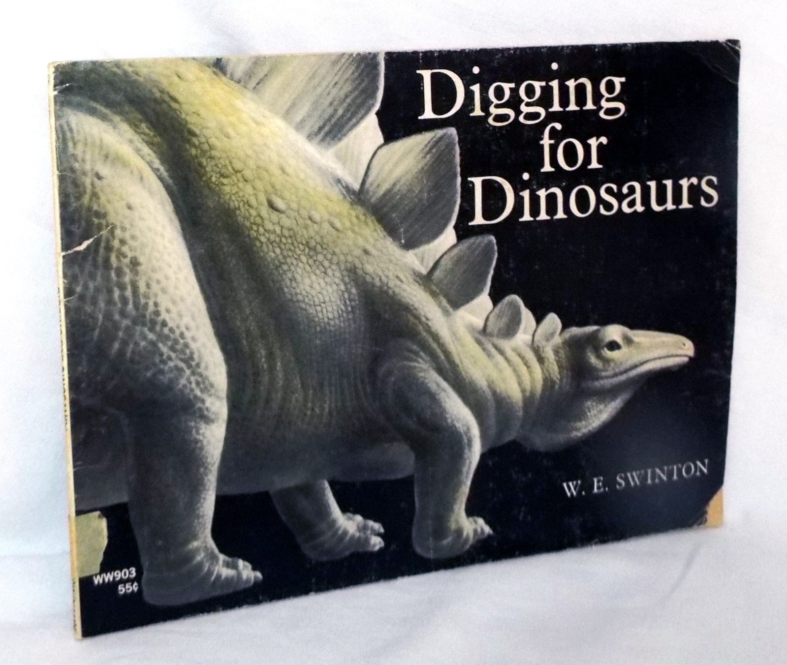 Digging for Dinosaurs by W.E. Swinton 1st Printing September 1969