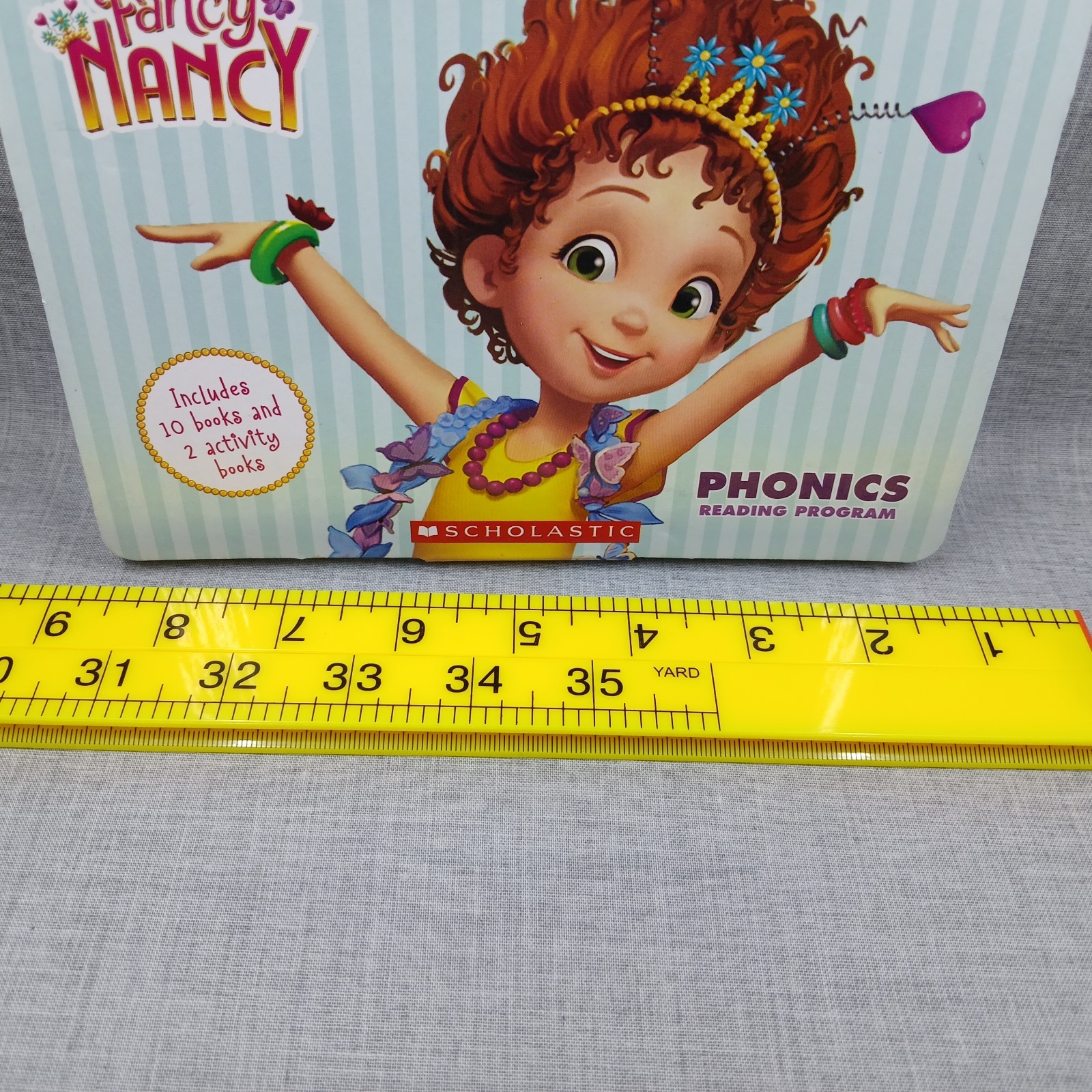 Fancy Nancy’s 12-Book Fantastic Phonics Fun! : Includes 12 Mini-Books