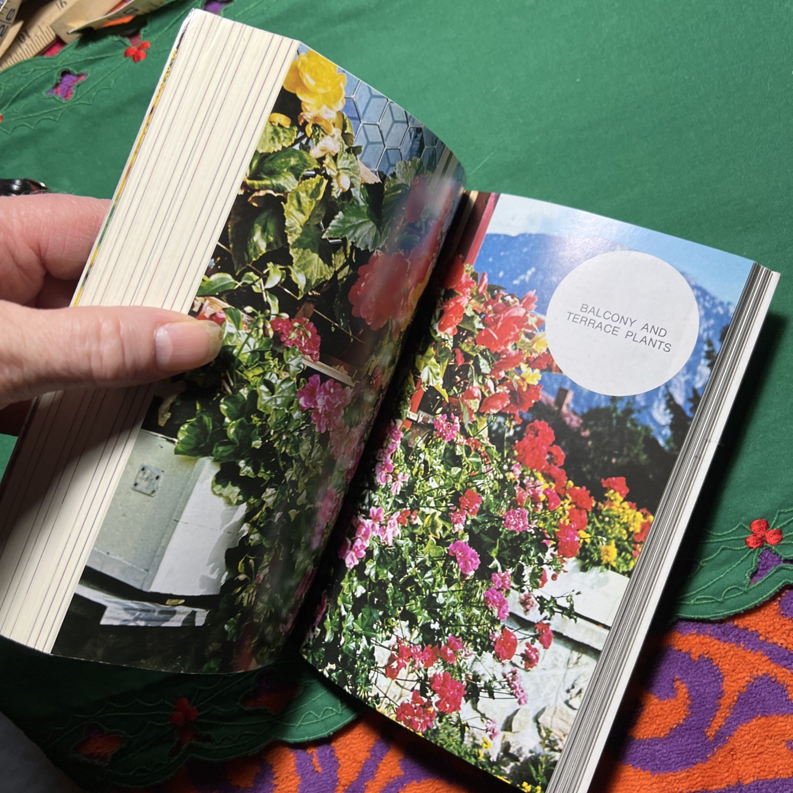 Simon & Schuster’s Complete Guide to Plants & Flowers Frances Perry Softcover