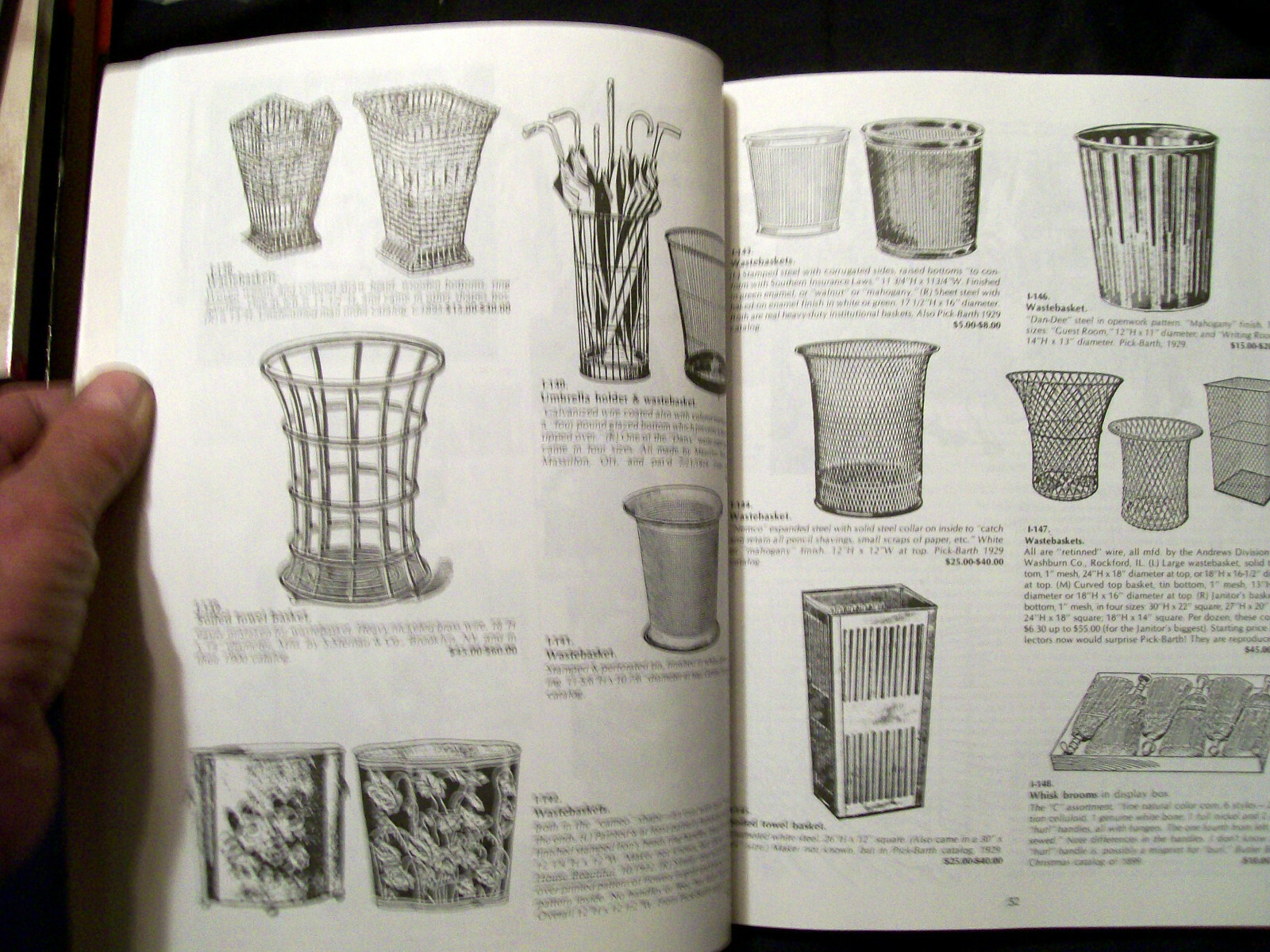 300 Years of Housekeeping Collectibles by Linda Campbell Franklin (1992, SC)