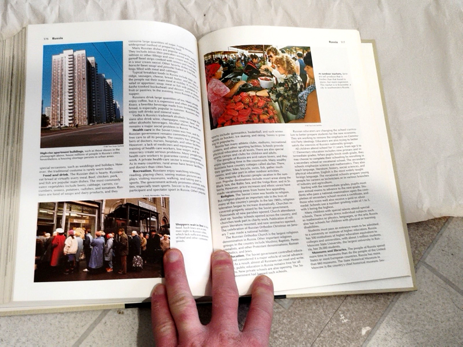 Vintage Almanac Encyclopedia The World Book Year Review of Events Dictionary