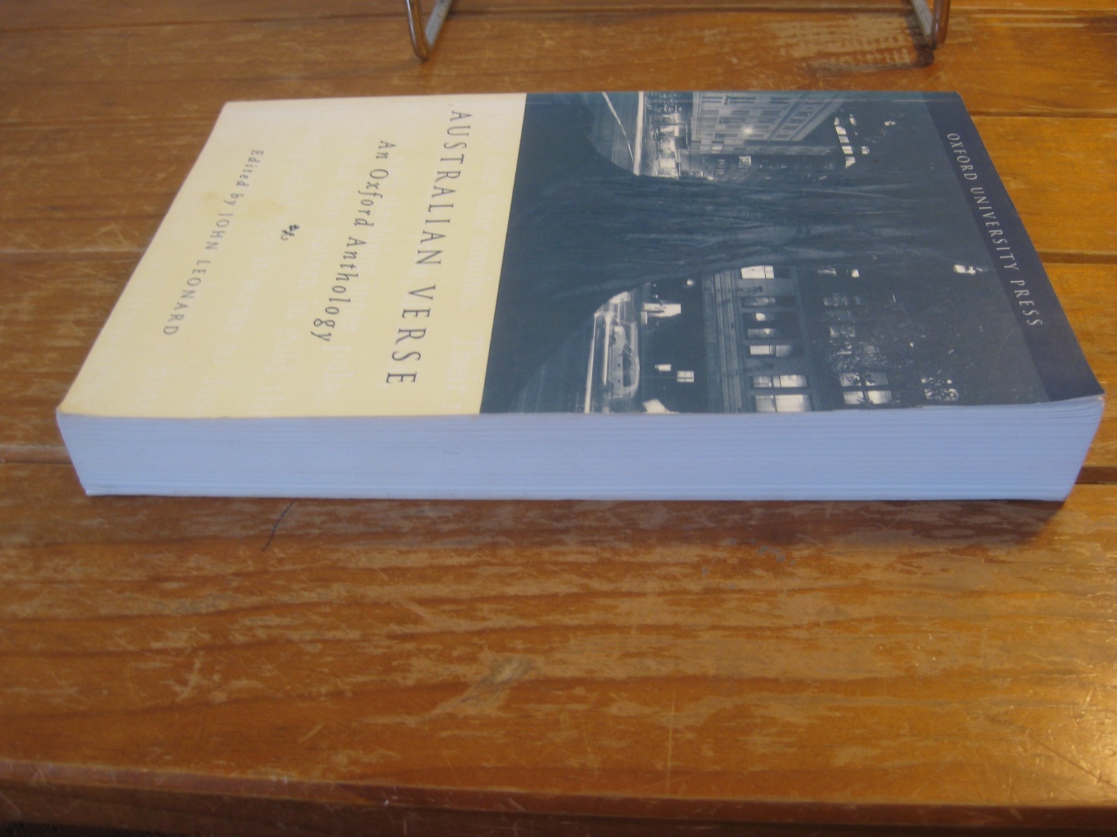 AUSTRALIAN VERSE , AN OXFORD ANTHOLOGY Edited By JOHN LEONARD (1999)
