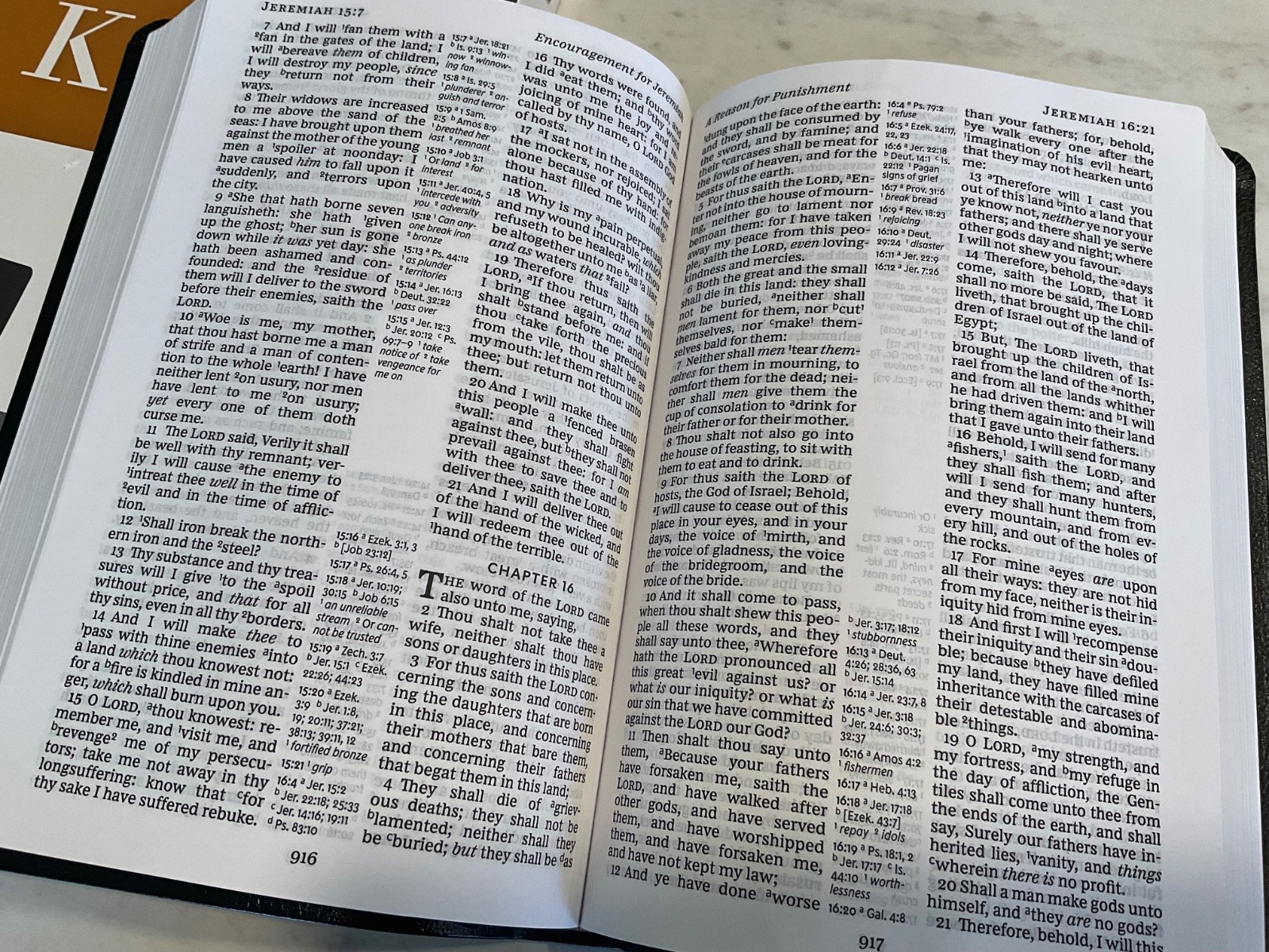 KJV Comfort Print Reference Giant Print Bible in Black Bonded Leather