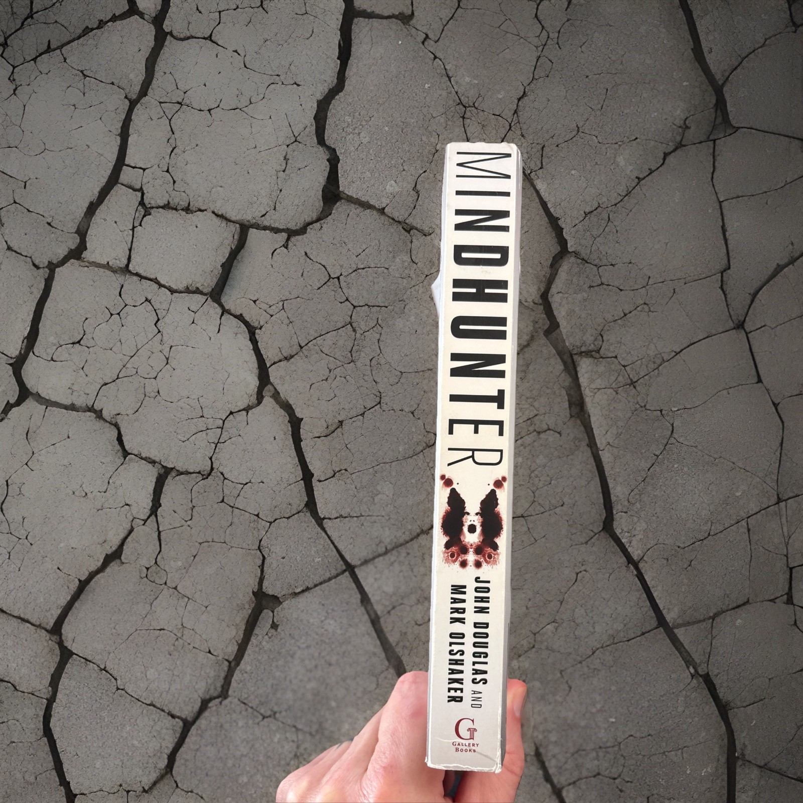 Mindhunter : Inside the FBI’s Elite Serial Crime Unit by John E. Douglas and…