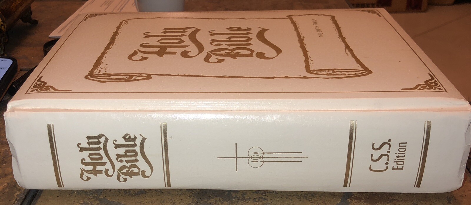 HOLY BIBLE Large Embossed CSS Edition KJV Vintagev 1976 Illustrated SMITH FAMILY