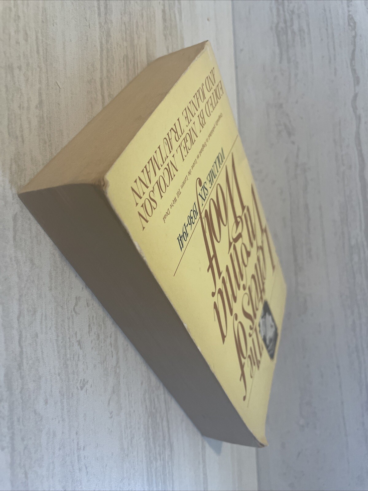 The Letters of Virginia Woolf: Volume IV: 1929-1931 by Virginia Woolf Paperback.