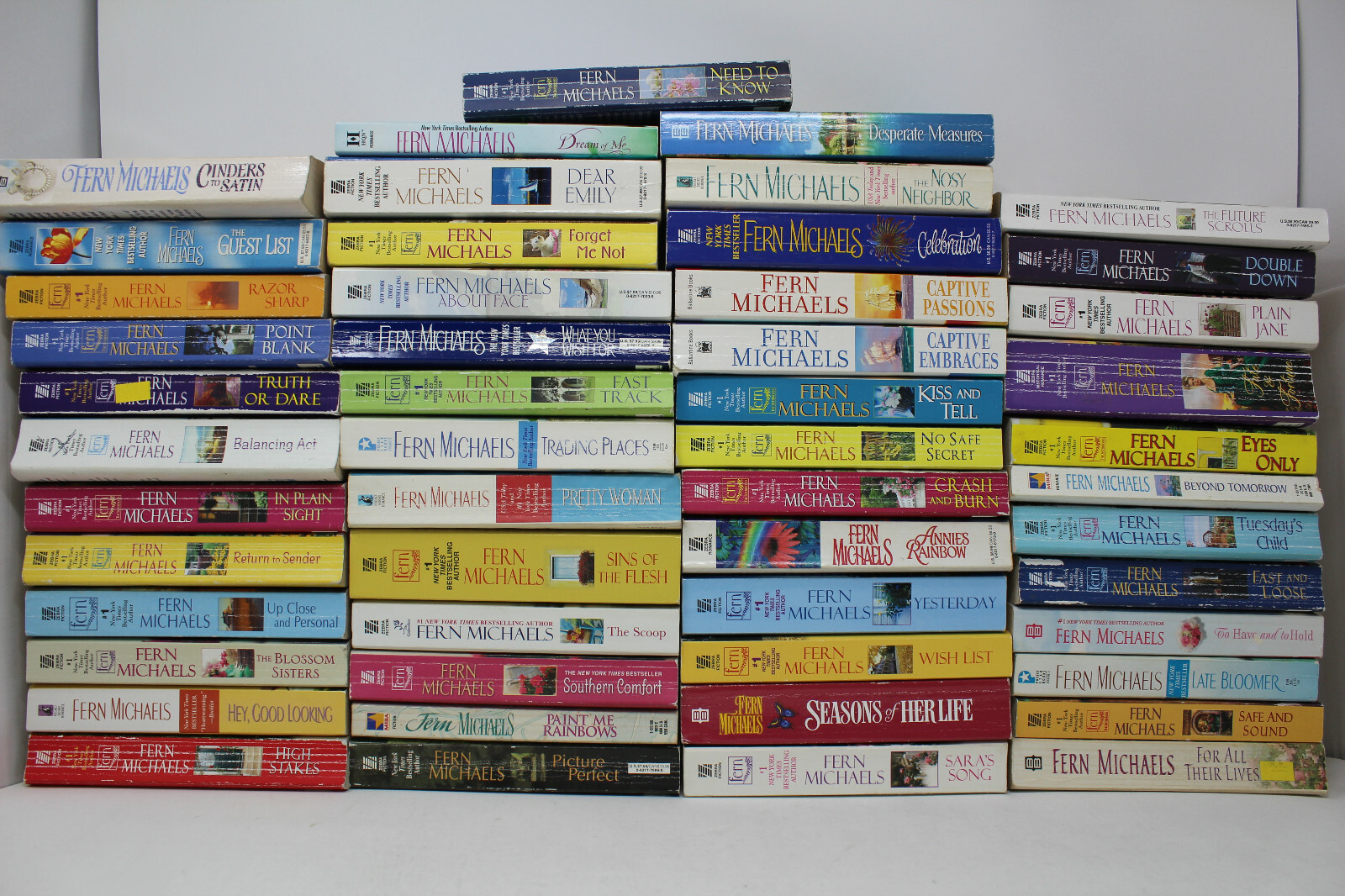 Lot of 10 Fern Michaels Paperback Books Random Mix – Free Shipping