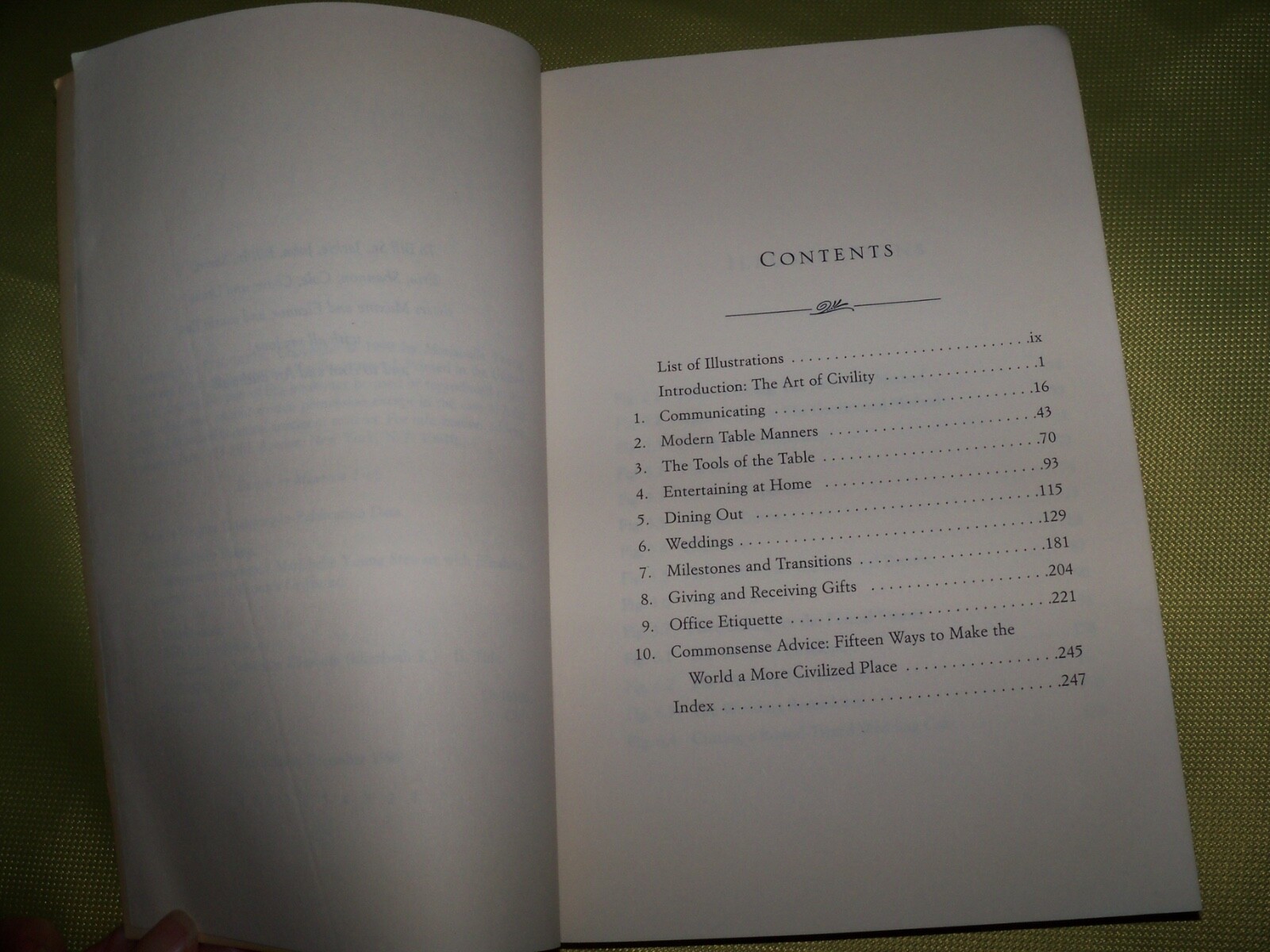 Commonsense Etiquette: Guide to Gracious Manners 21 CENTURY – Elizabeth Lawrence
