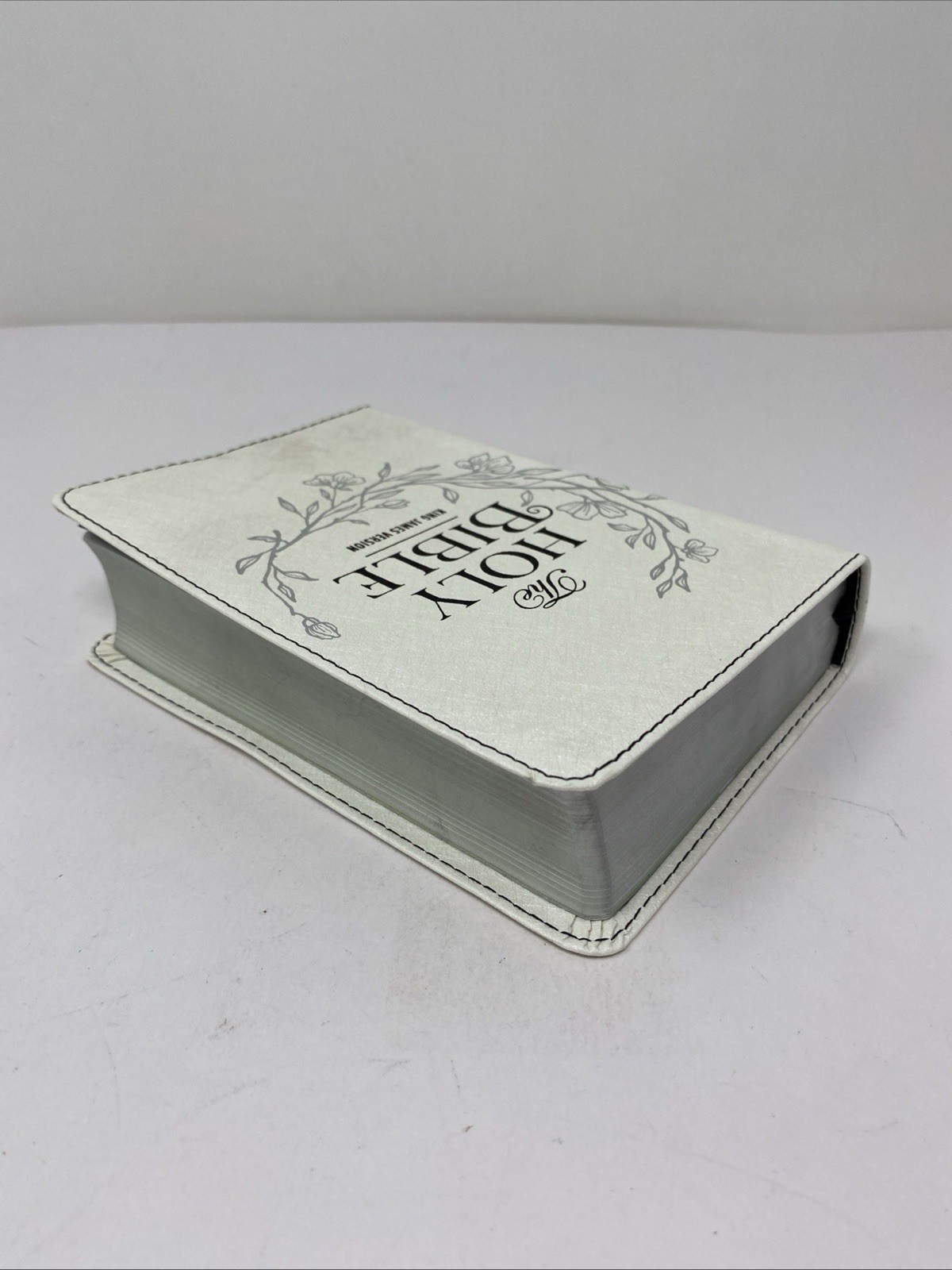 KJV Bible Compact Faux Leather White by Christian Art Gifts VG FREE SHIPPING!