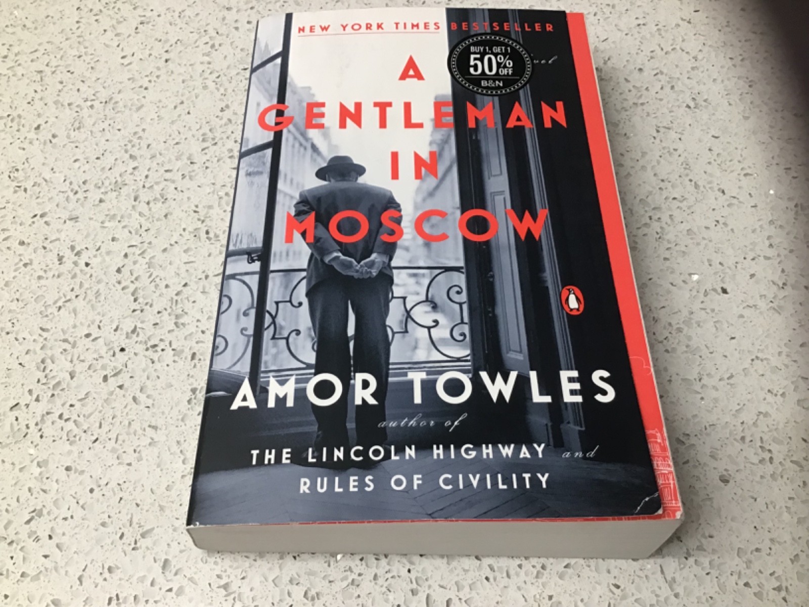 Gentleman in Moscow : A Novel by Amor Towles (2019, Trade Paperback)