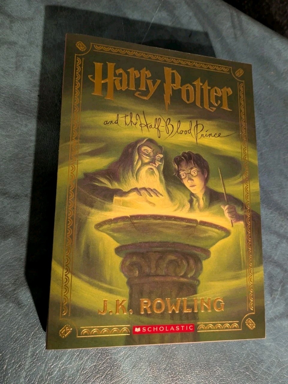 Harry Potter Special Edition Box Set 1-7 Paperback – Kazu Kibuishi Spine Mural