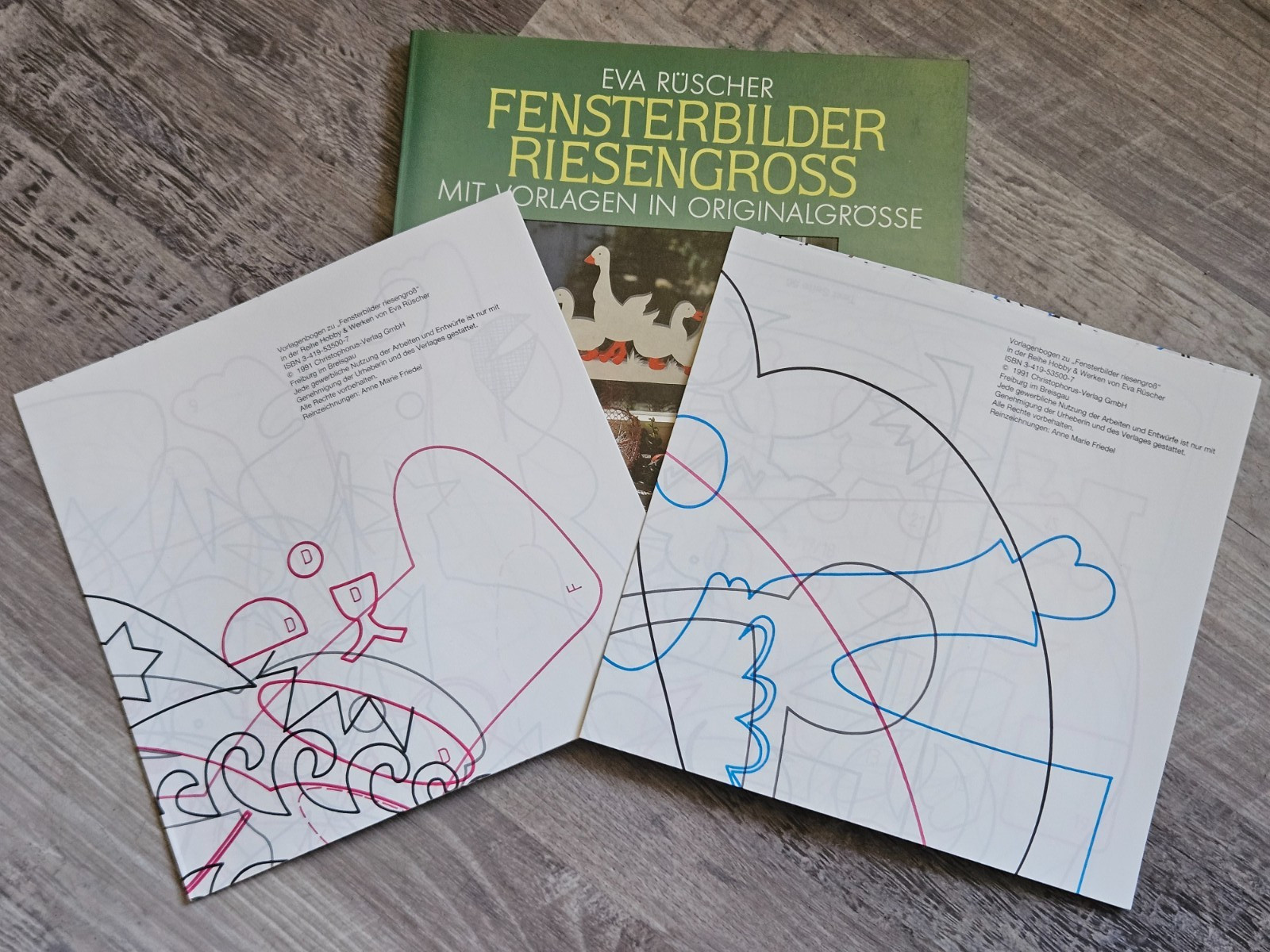 5 ’91-’93 Hobby & Werken Crafts Books w/ Patterns. Written in German Language.