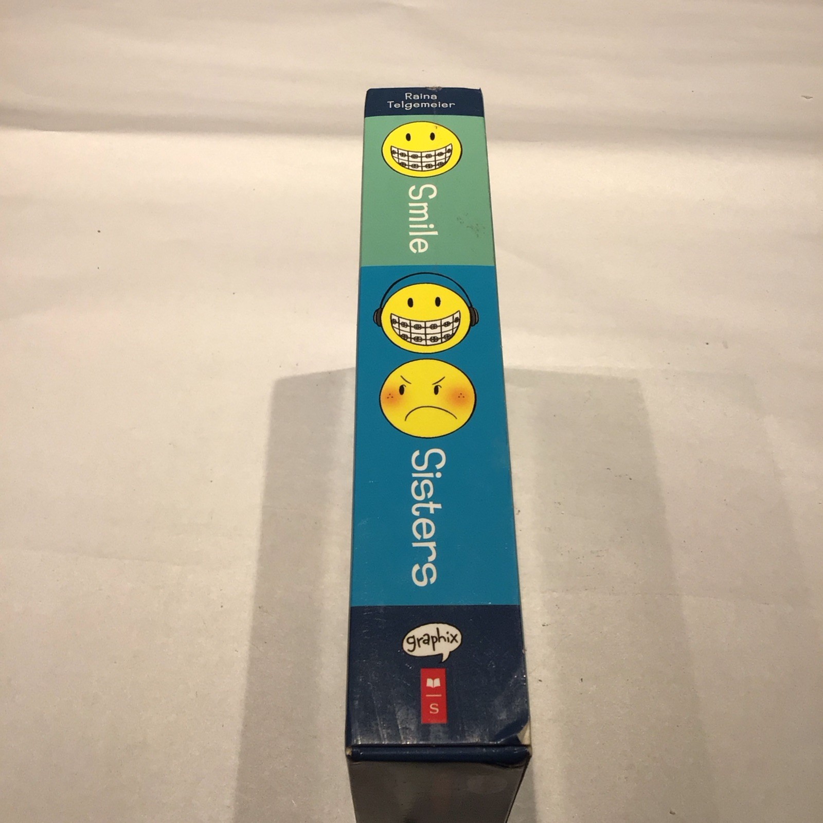 Smile and Sisters the Box Set by Raina Telgemeier (2014, Quantity Pack)