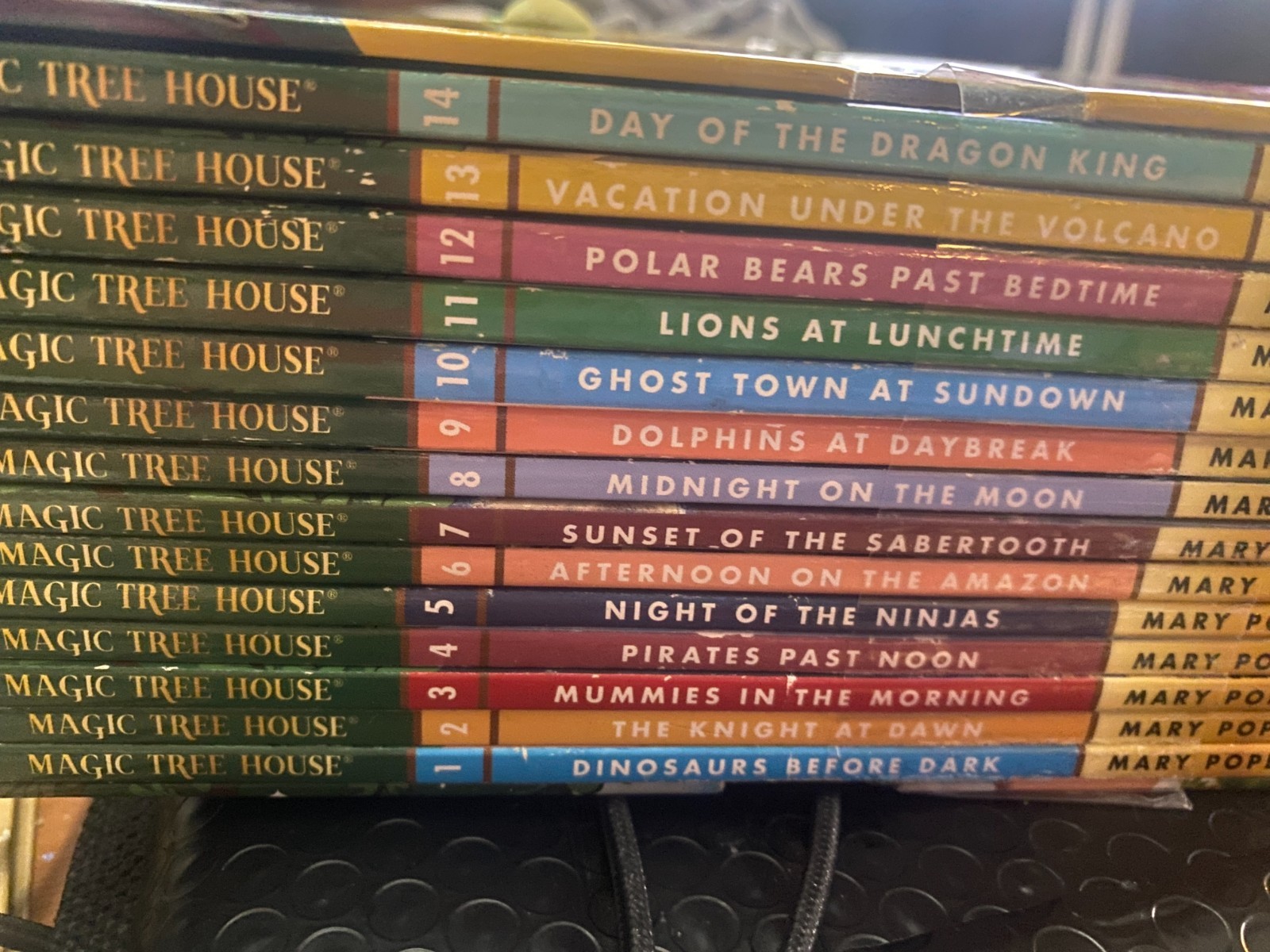 Magic Tree House Boxed Set, Books 1-14