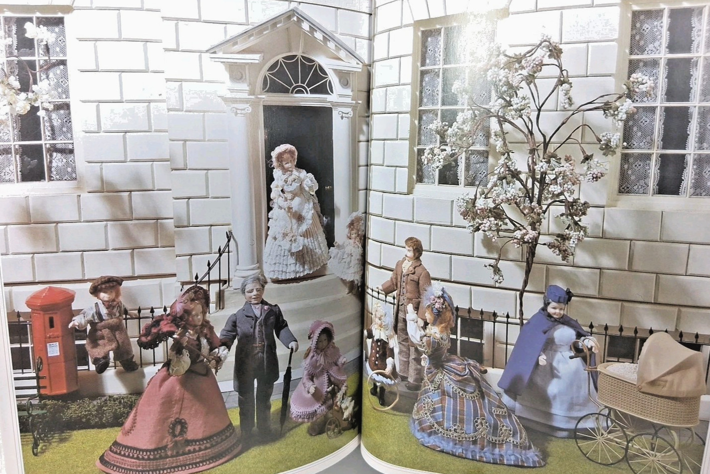 Making and Dressing Dolls’ House Dolls in 1/12 Scale – (paperback Atkinson