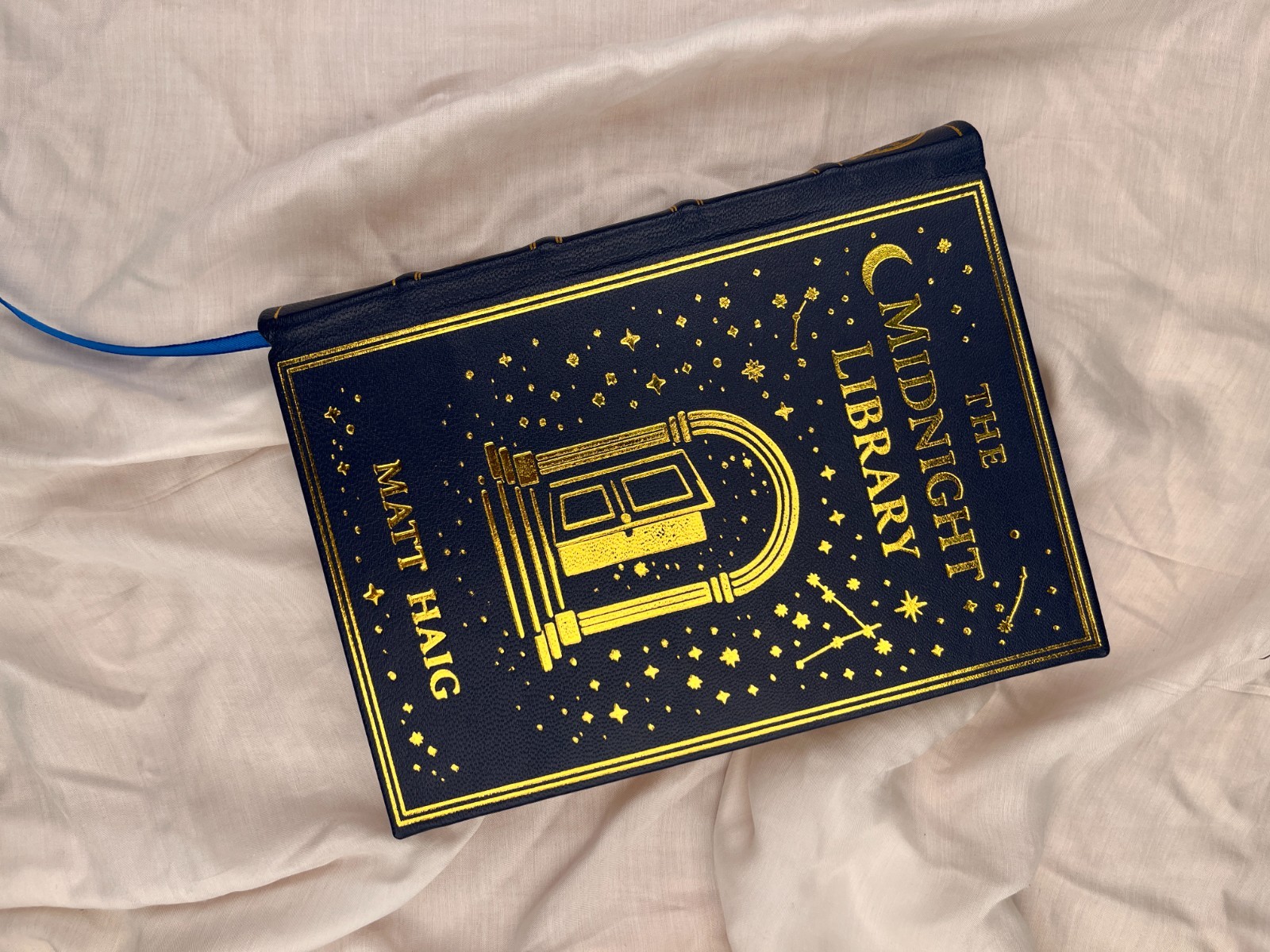 The Midnight Library [PREMIUM LEATHER BOUND]