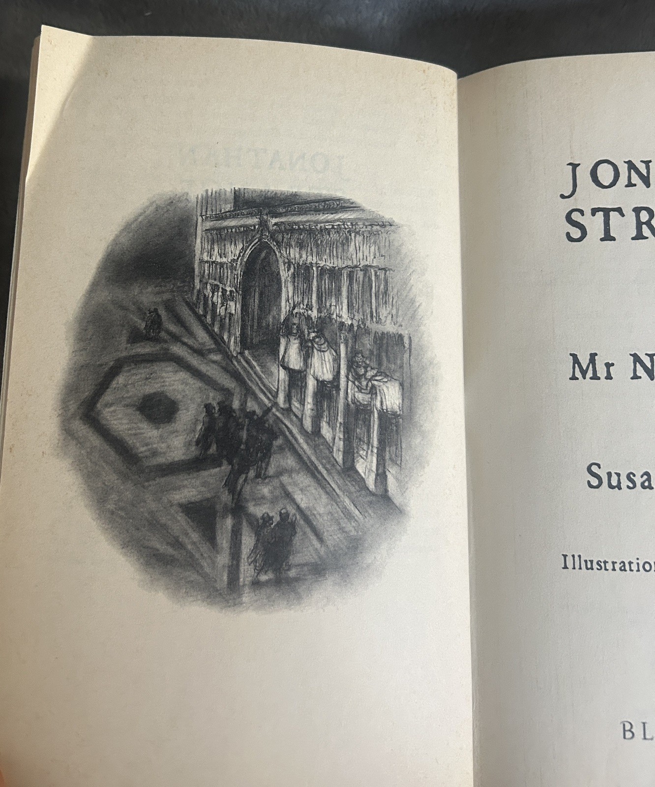 Jonathan Strange and Mr Norrell : A Novel by Susanna Clarke (2005, Perfect)