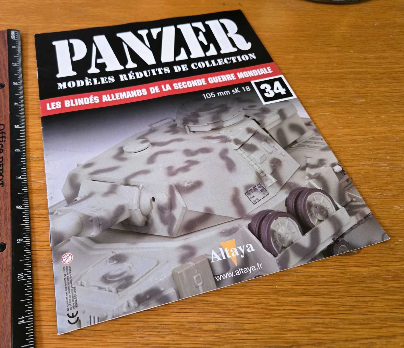 Panzer Collectible Scale Model 34: 105 mm sK 18 (French Language, 12 Pages)