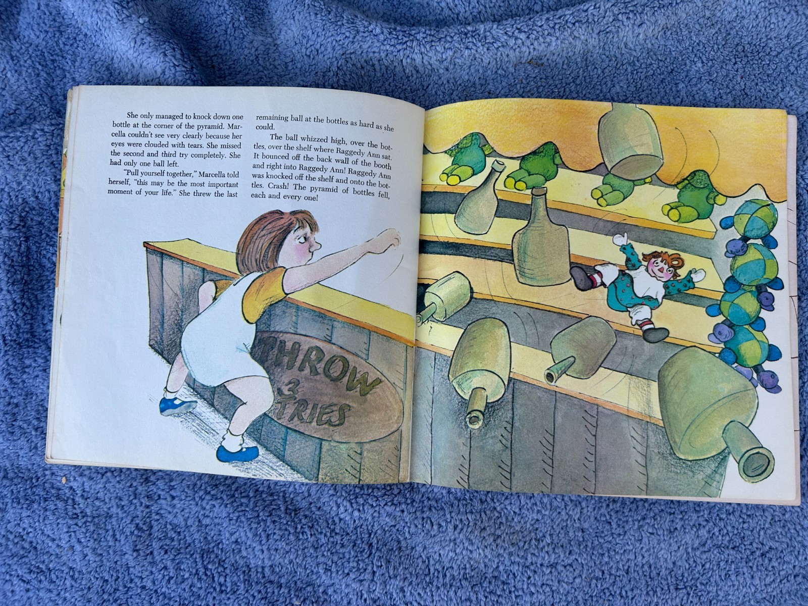 1977 GOLDEN LOOK-LOOK BOOK $1.25 – RAGGEDY ANN AT THE CARNIVAL – NO MARKS