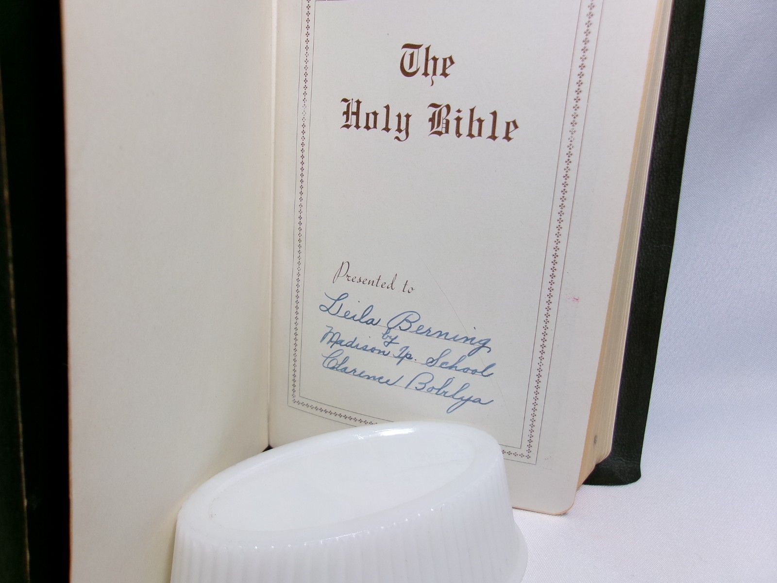 1940’s-50’s Vintage Bible, Red Letter Edition, King James, Very Good – – (S)