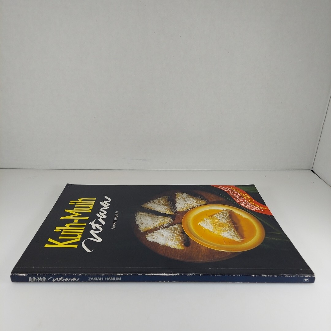 Kuih-Muih Utara by Zakiah Hanum, Malay Language Illustrated Cookbook 1992 PB