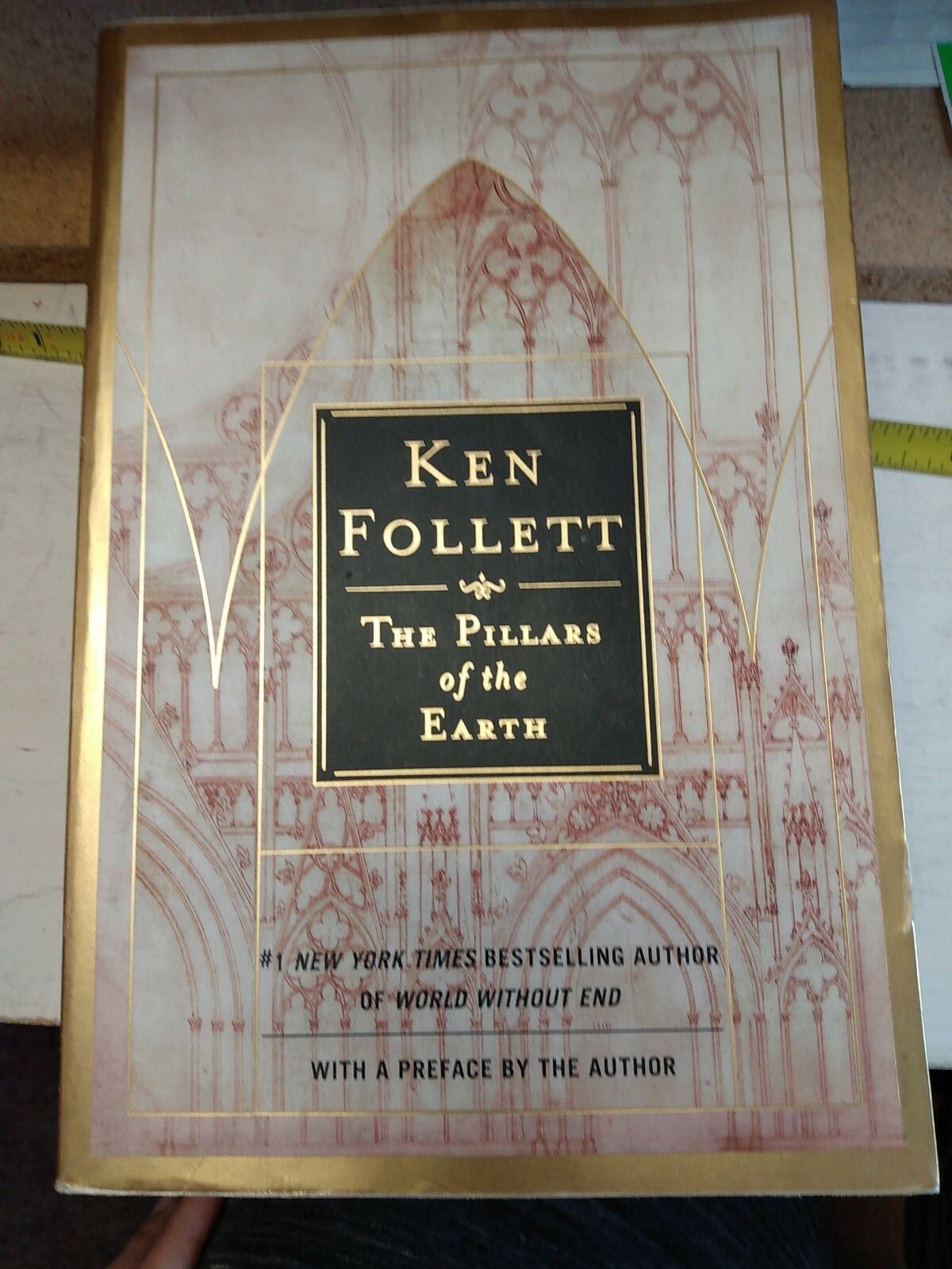 The Pillars Of The Earth By Ken Follet Soft Cover Copyright 1989 eg
