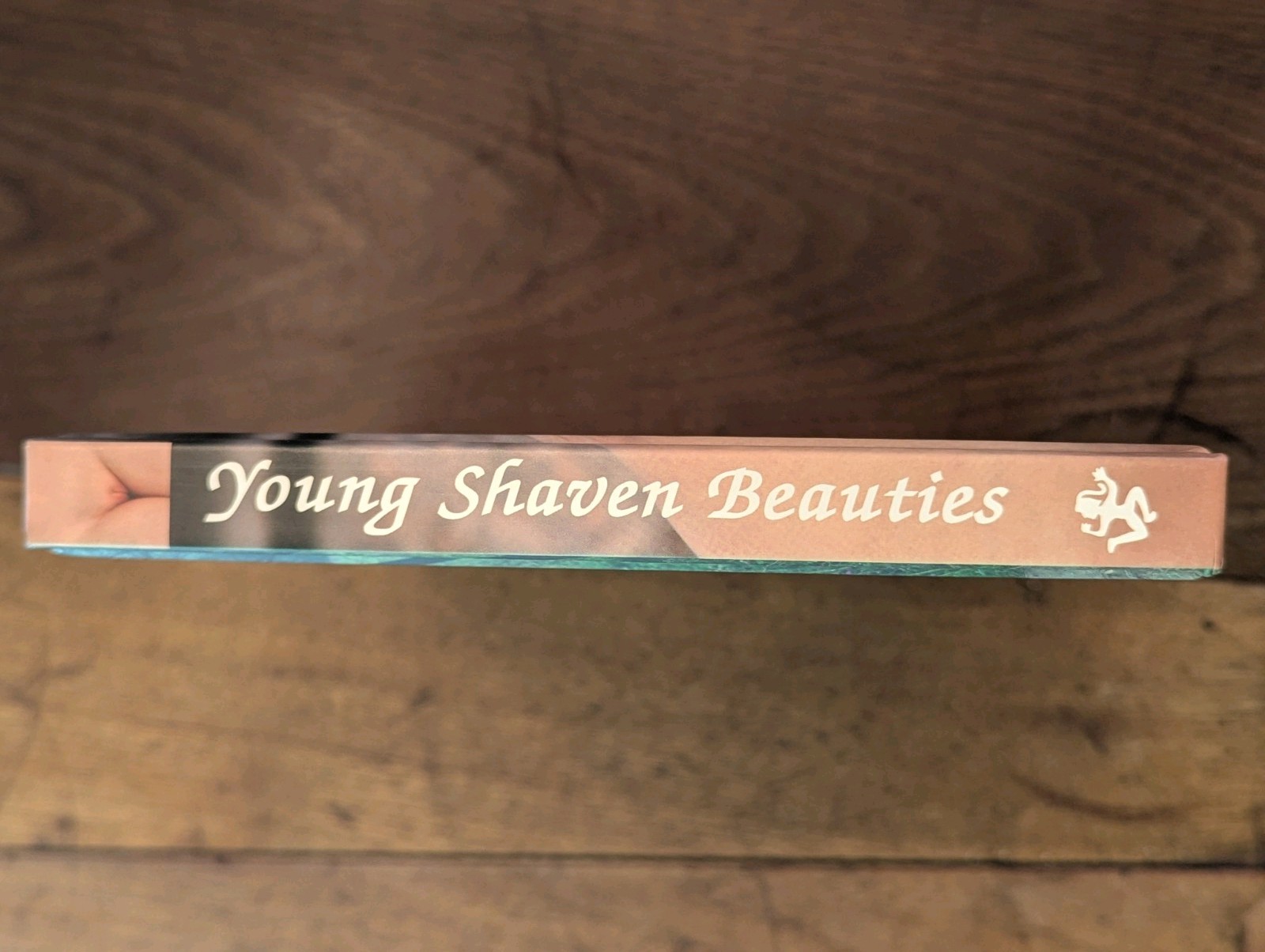Young Shaven Beauties: Dreams Of Smooth Pussies -Alex Truew- Edition Reuss