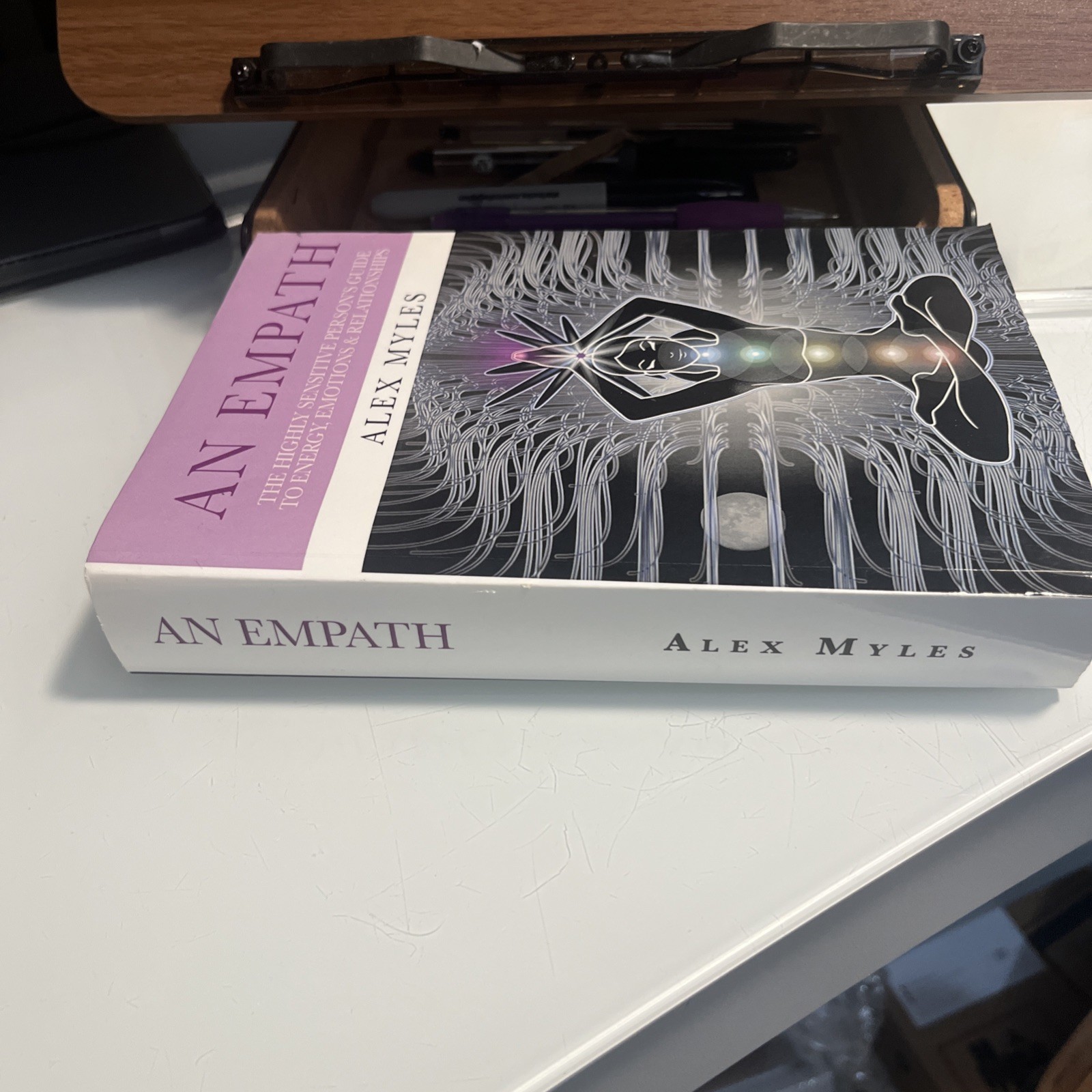 Empath: The Highly Sensitive Person’s Guide to Energy, Emotions & Relationships