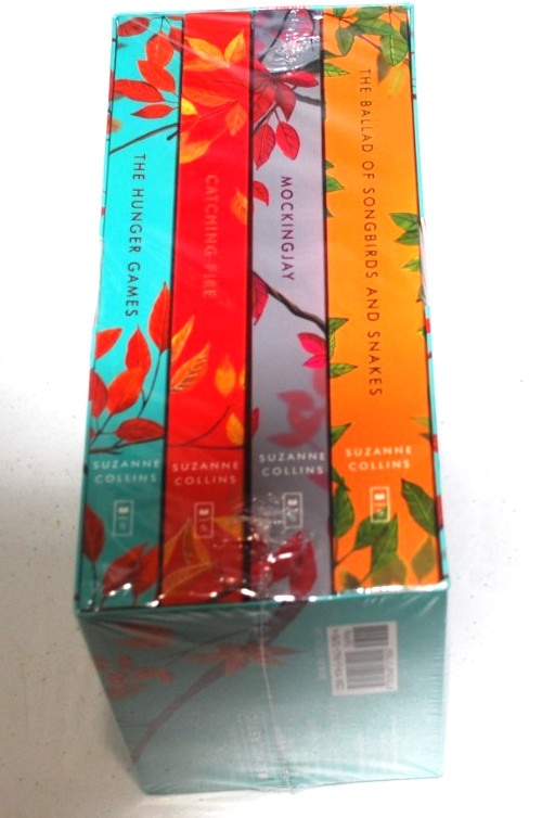 The Deluxe Hunger Games by Suzanne Collins 4 Books Box Set – Ages 13+ -Paperback