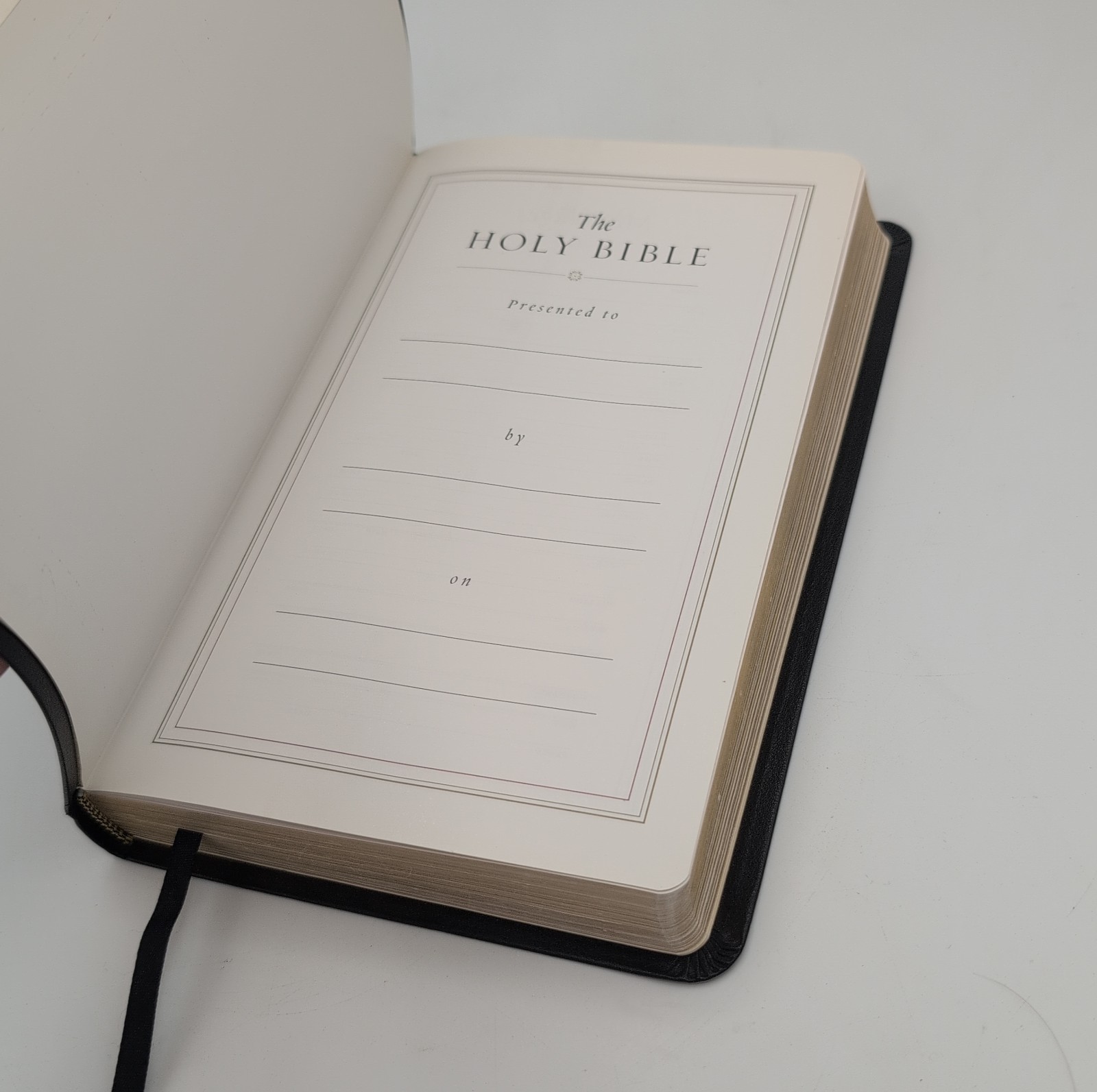 ESV Thinline Bible, Red Letter – Bonded Leather. (B)
