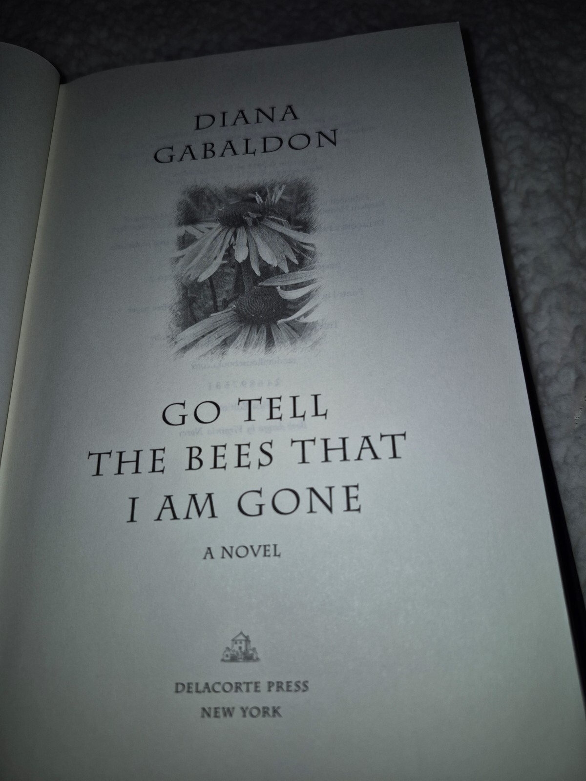 Outlander Ser.: Go Tell the Bees That I Am Gone : A Novel by Diana Gabaldon…